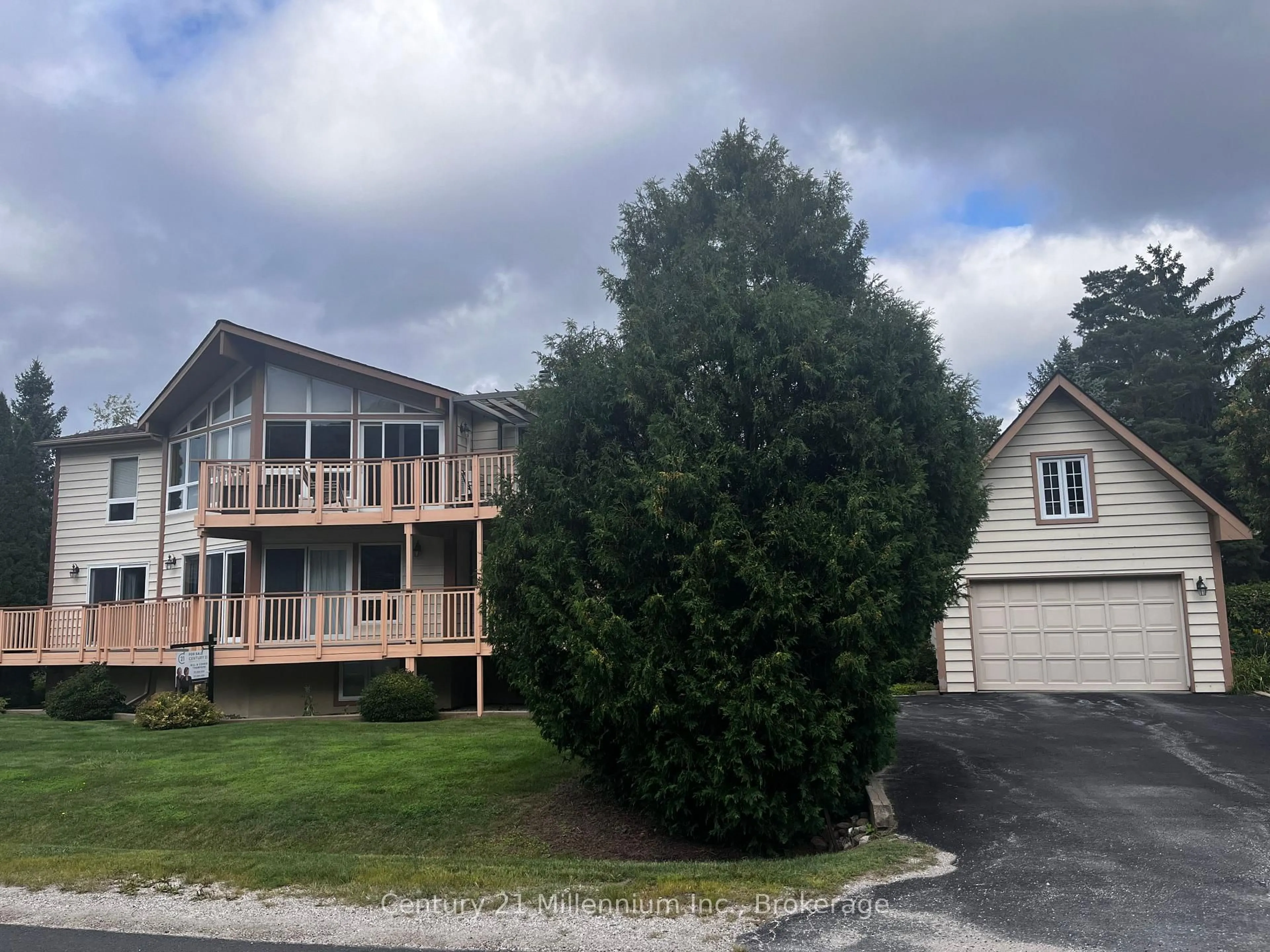 Unknown for 130 Pioneer Lane, Blue Mountains Ontario L9Y 0M7