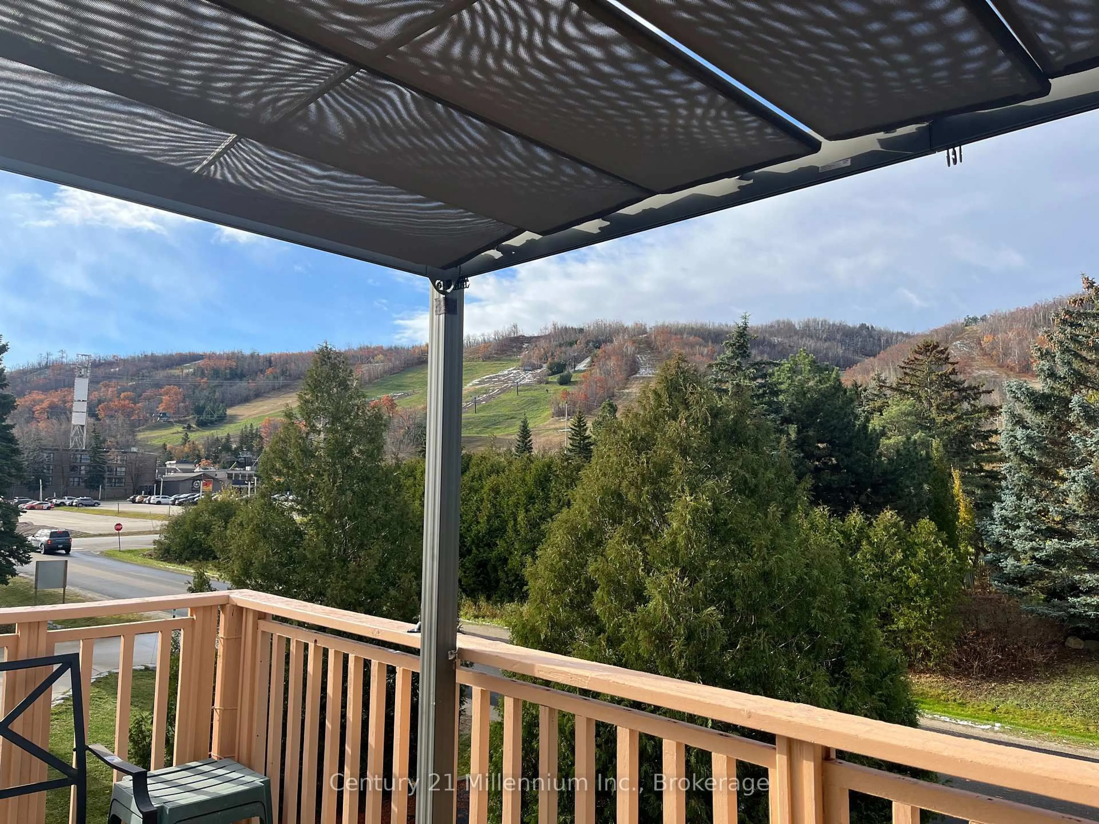 A pic from outside/outdoor area/front of a property/back of a property/a pic from drone, mountain view for 130 Pioneer Lane, Blue Mountains Ontario L9Y 0M7
