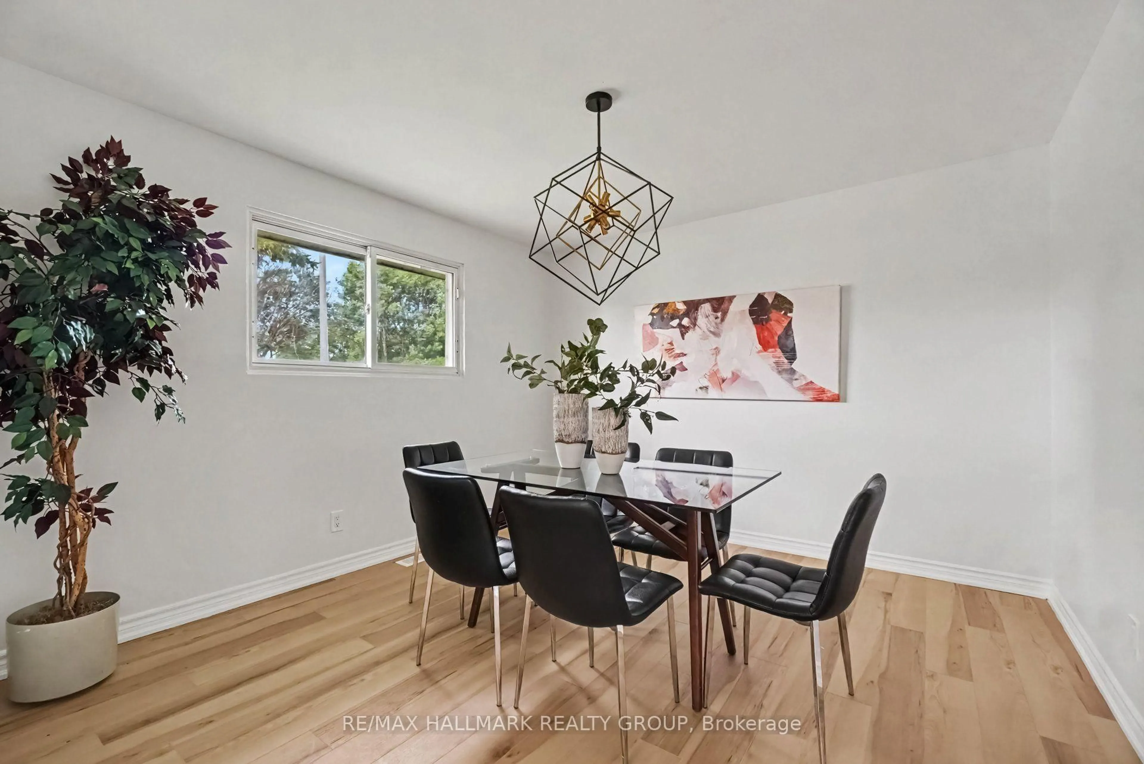 Dining room, wood/laminate floor for 1369 Duford Dr, Ottawa Ontario K1E 1E3
