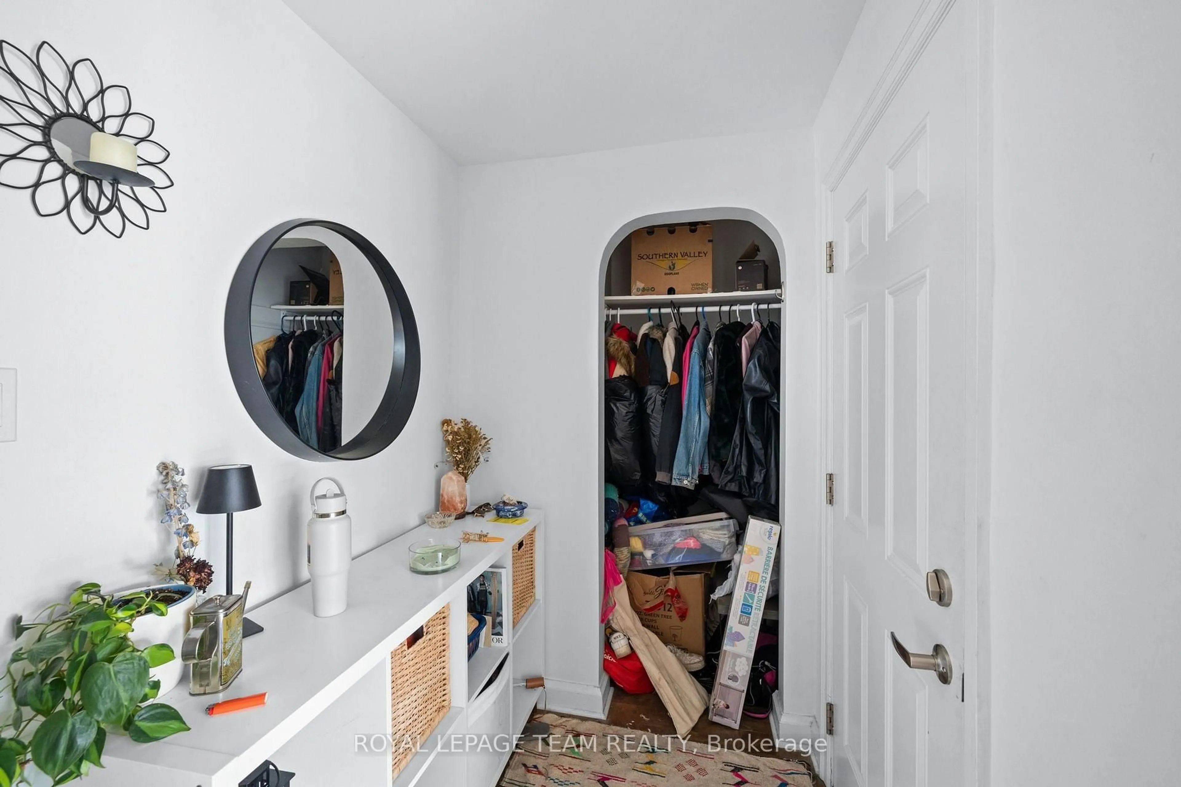 Unknown for 331 Flora St, Ottawa Ontario K1R 5S1