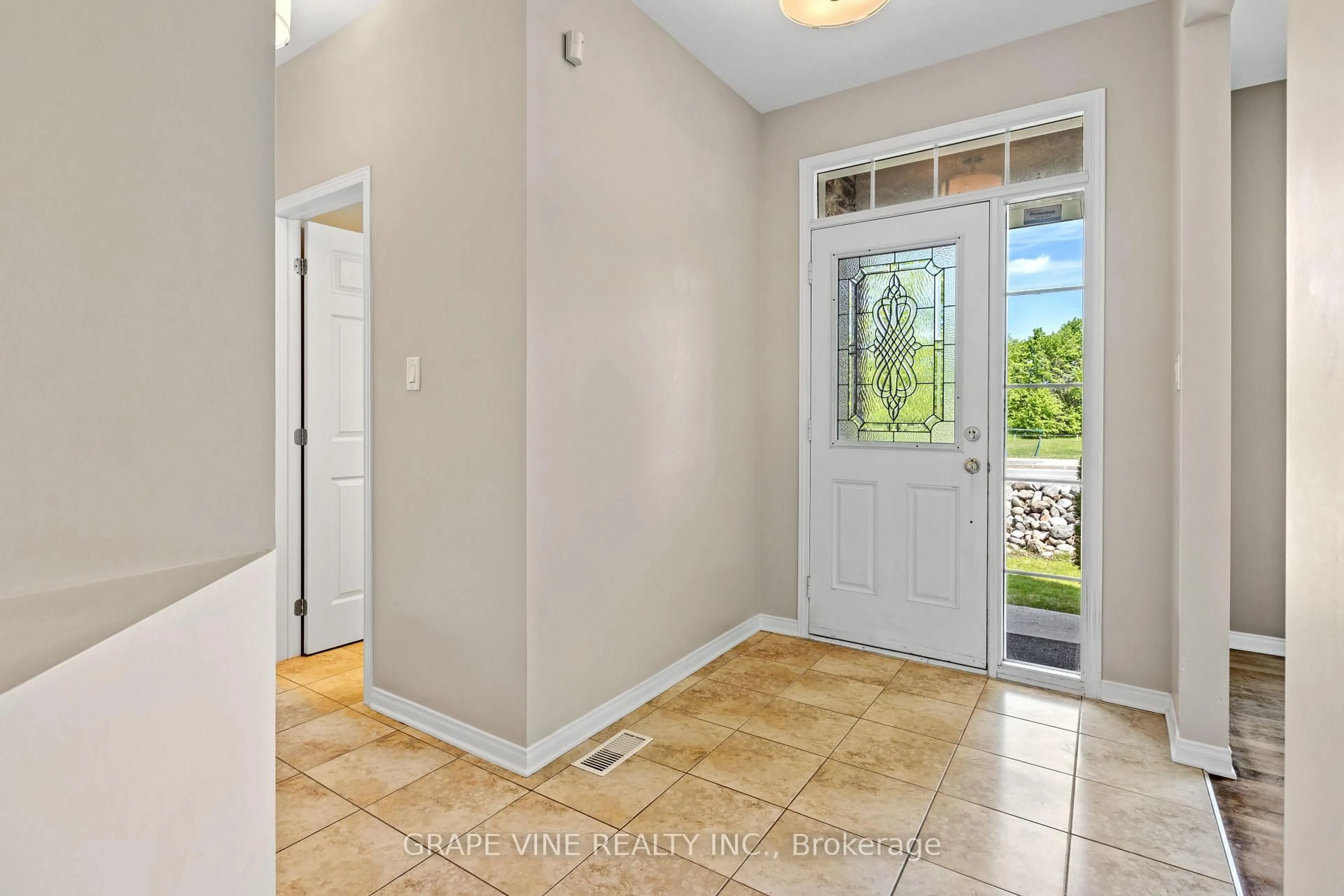 Indoor entryway for 201 Ramelton Private, Ottawa Ontario K2J 0M1