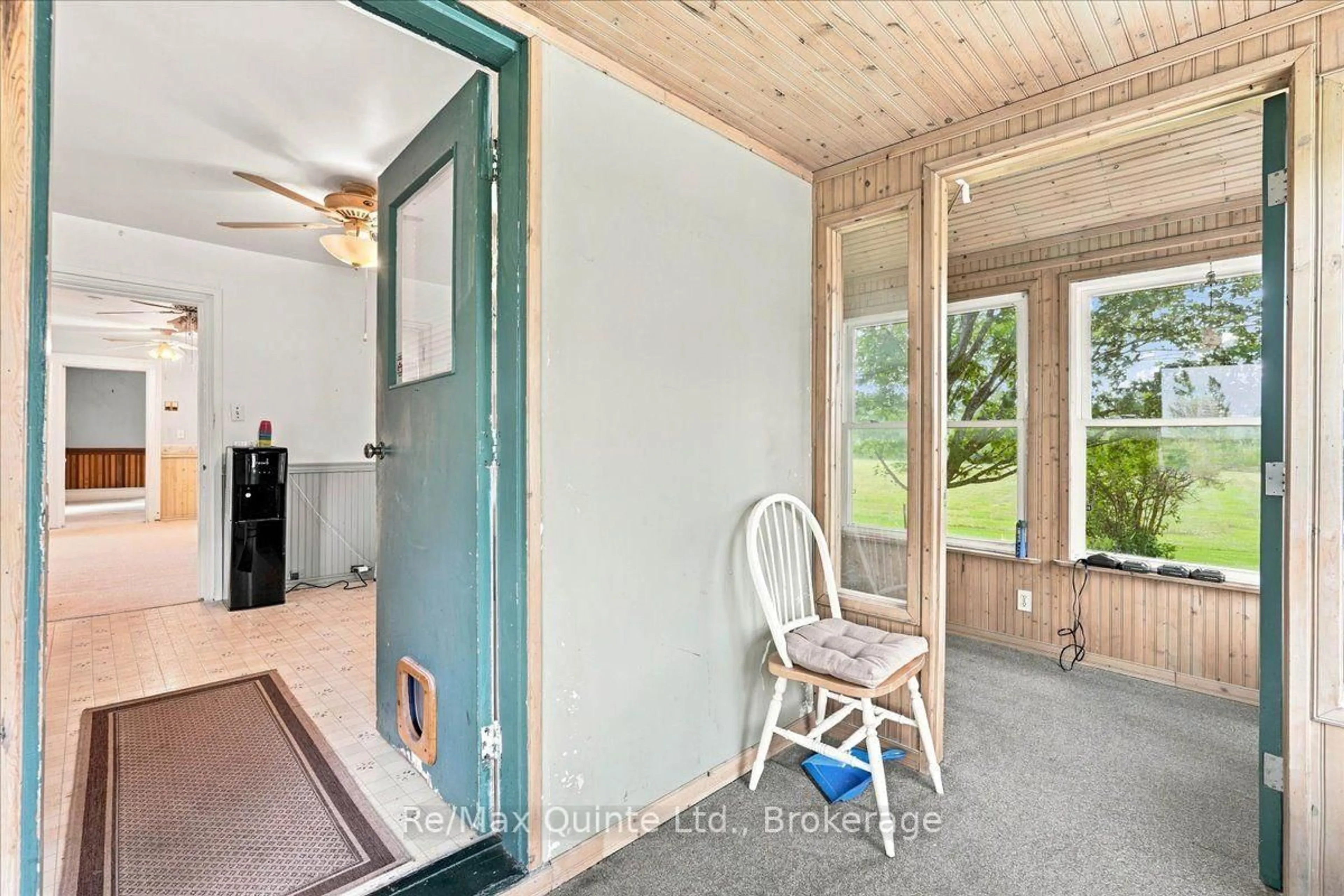 Indoor entryway for 139 Lazier Rd, Tyendinaga Ontario K8N 4Z6