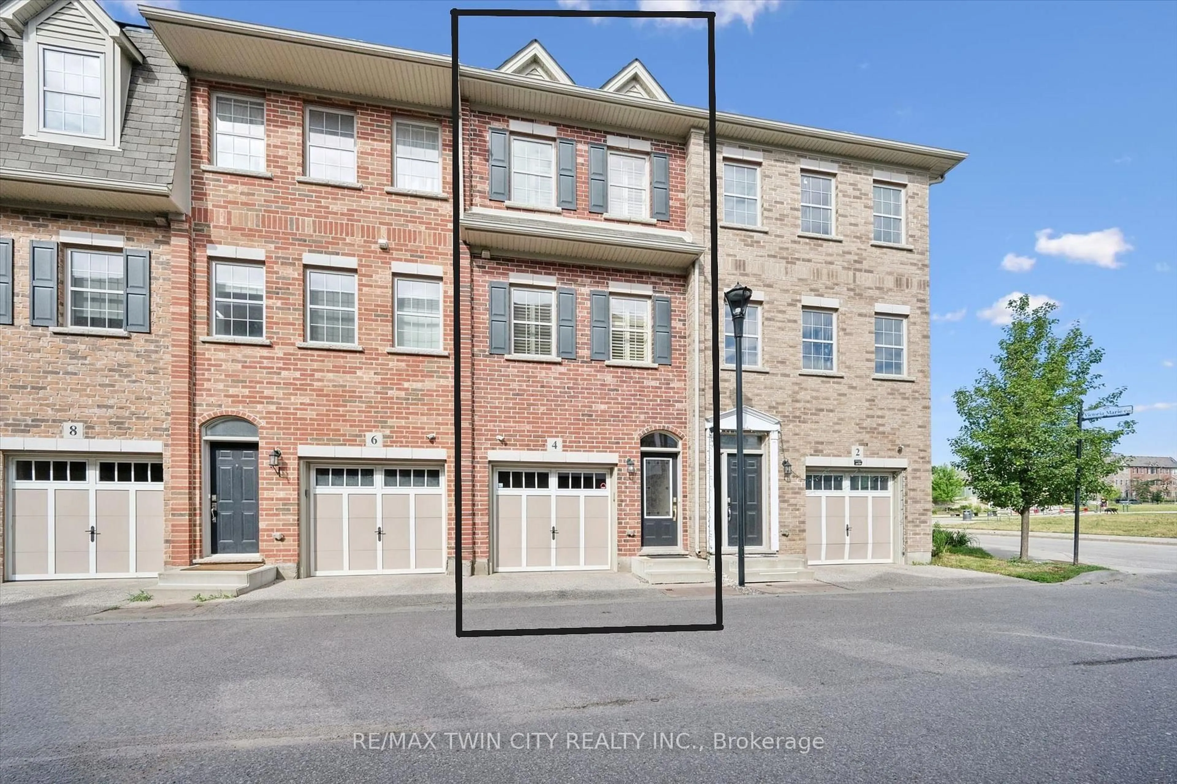 Unknown for 4 Cheltenham Mews, Kitchener Ontario N2H 0B2