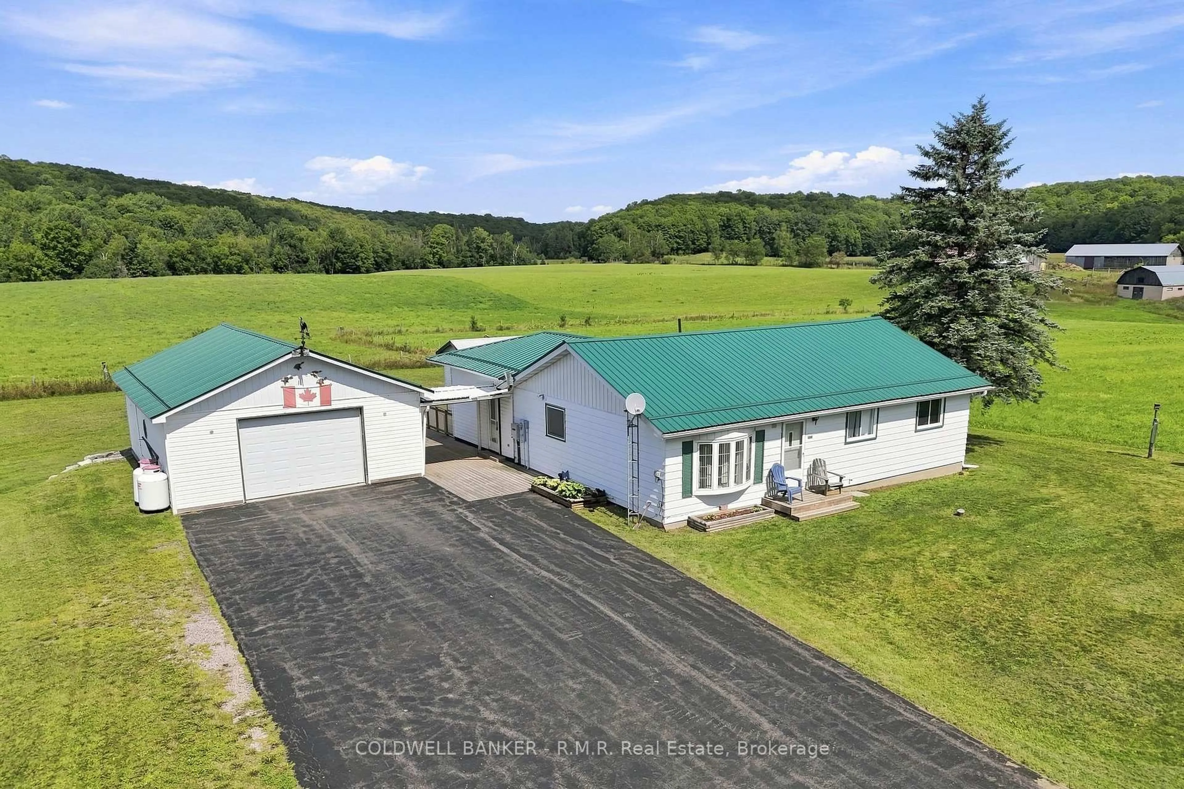 A pic from outside/outdoor area/front of a property/back of a property/a pic from drone, unknown for 1695 Horseshoe Lake Rd, Minden Hills Ontario K0M 2K0