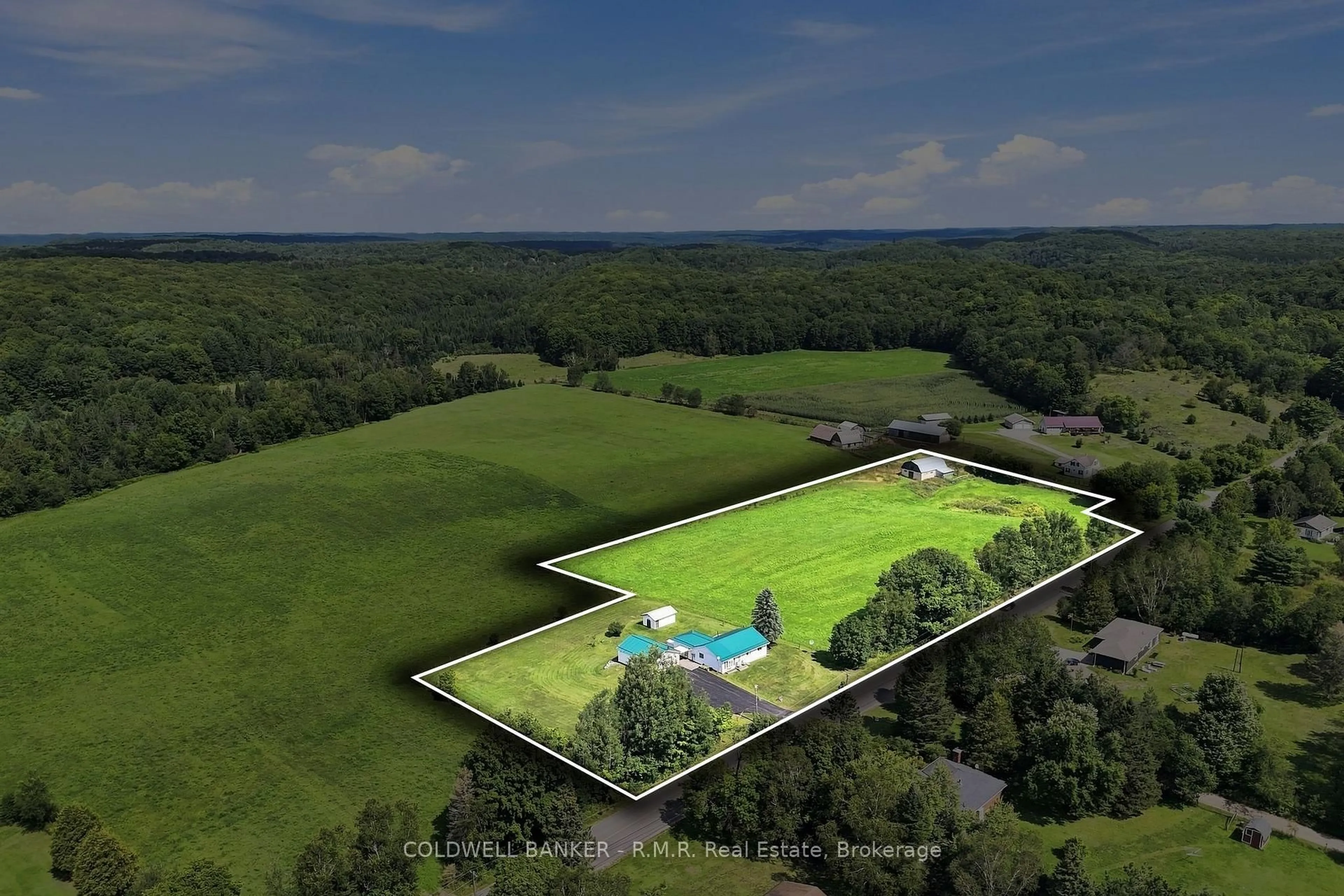 A pic from outside/outdoor area/front of a property/back of a property/a pic from drone, unknown for 1695 Horseshoe Lake Rd, Minden Hills Ontario K0M 2K0