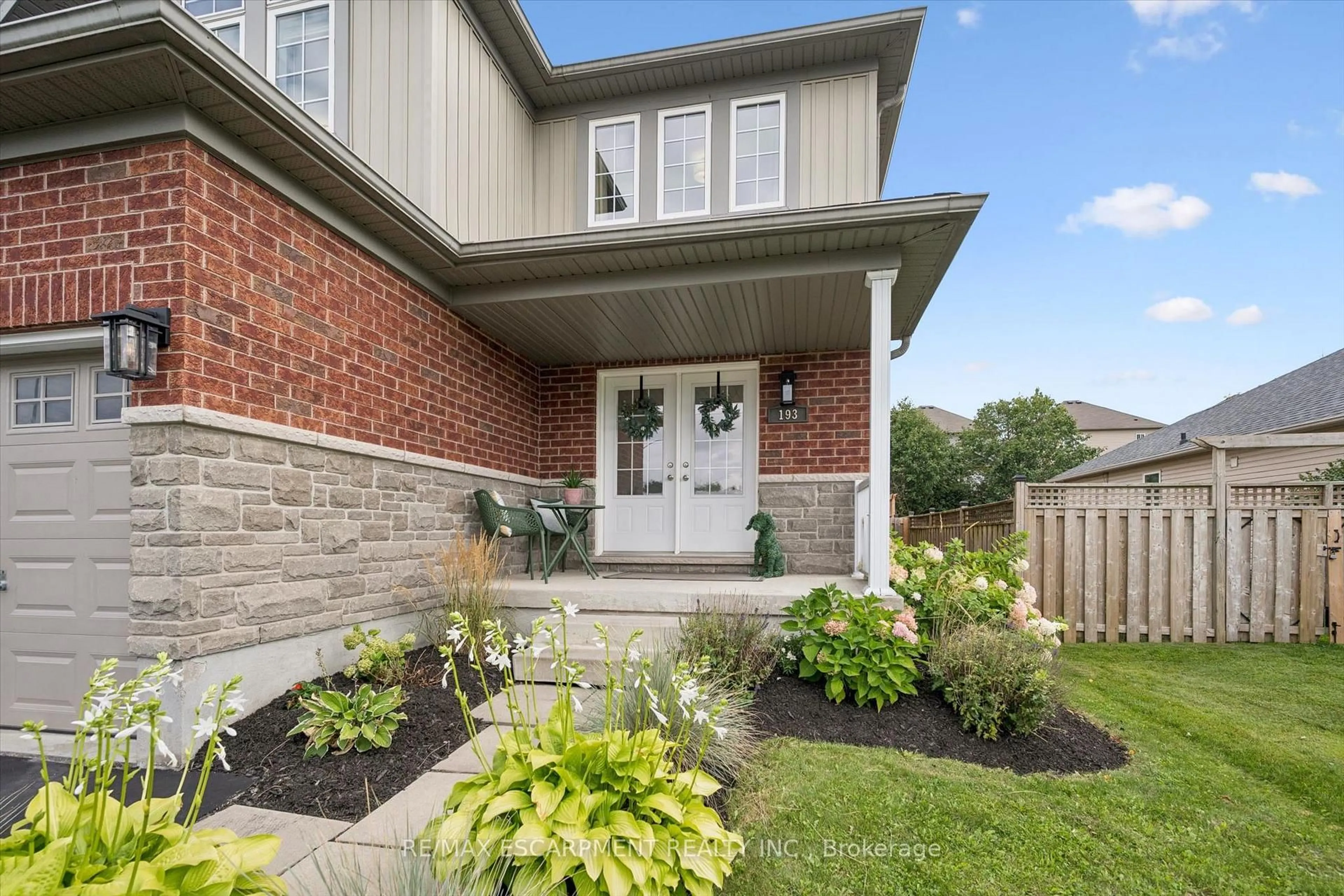 Home with brick exterior material, street for 193 Hilltop Dr, North Dumfries Ontario N0B 1E0