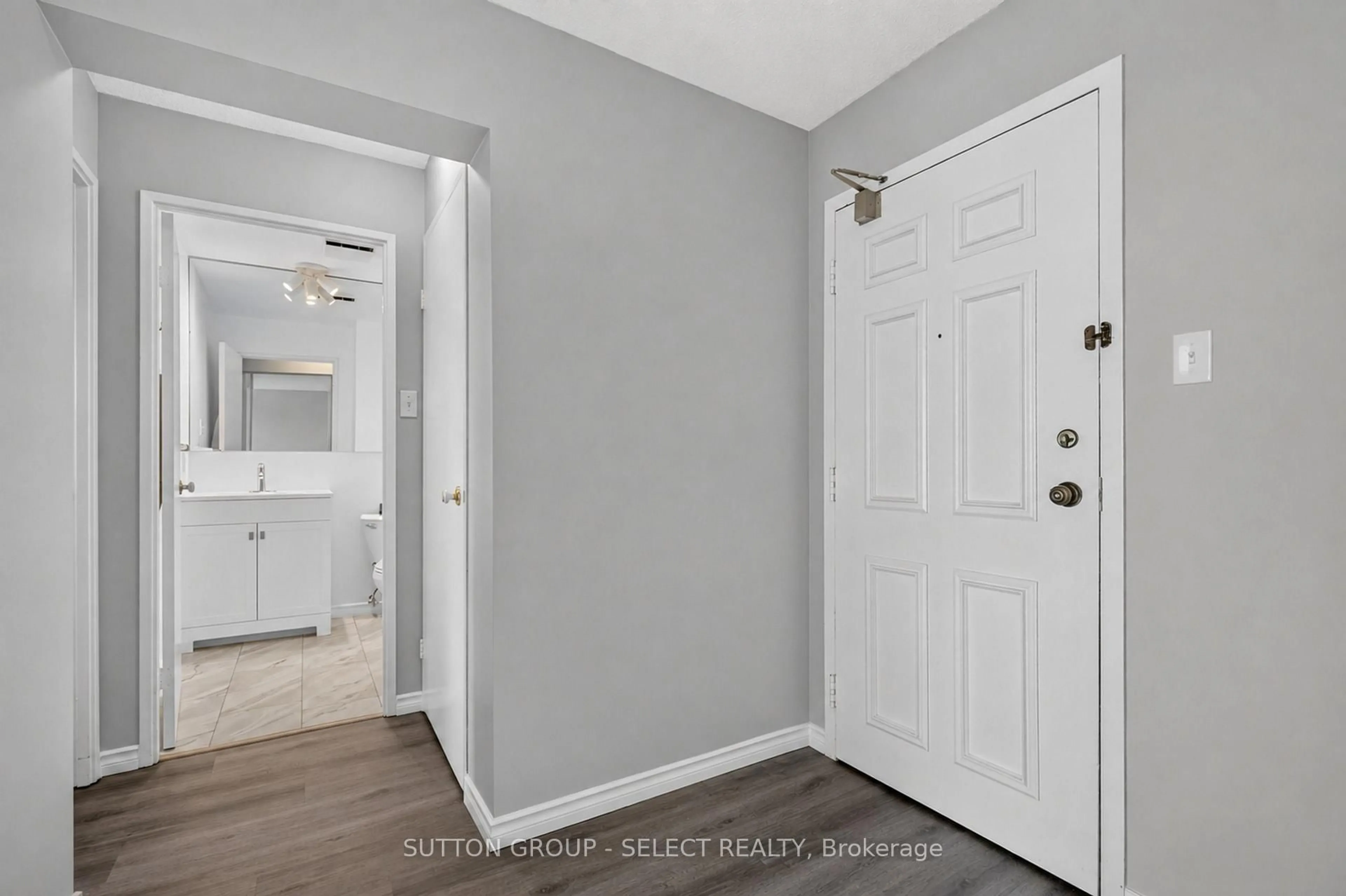 Indoor entryway for 600 Grenfell Dr #612, London North Ontario N5X 2R8