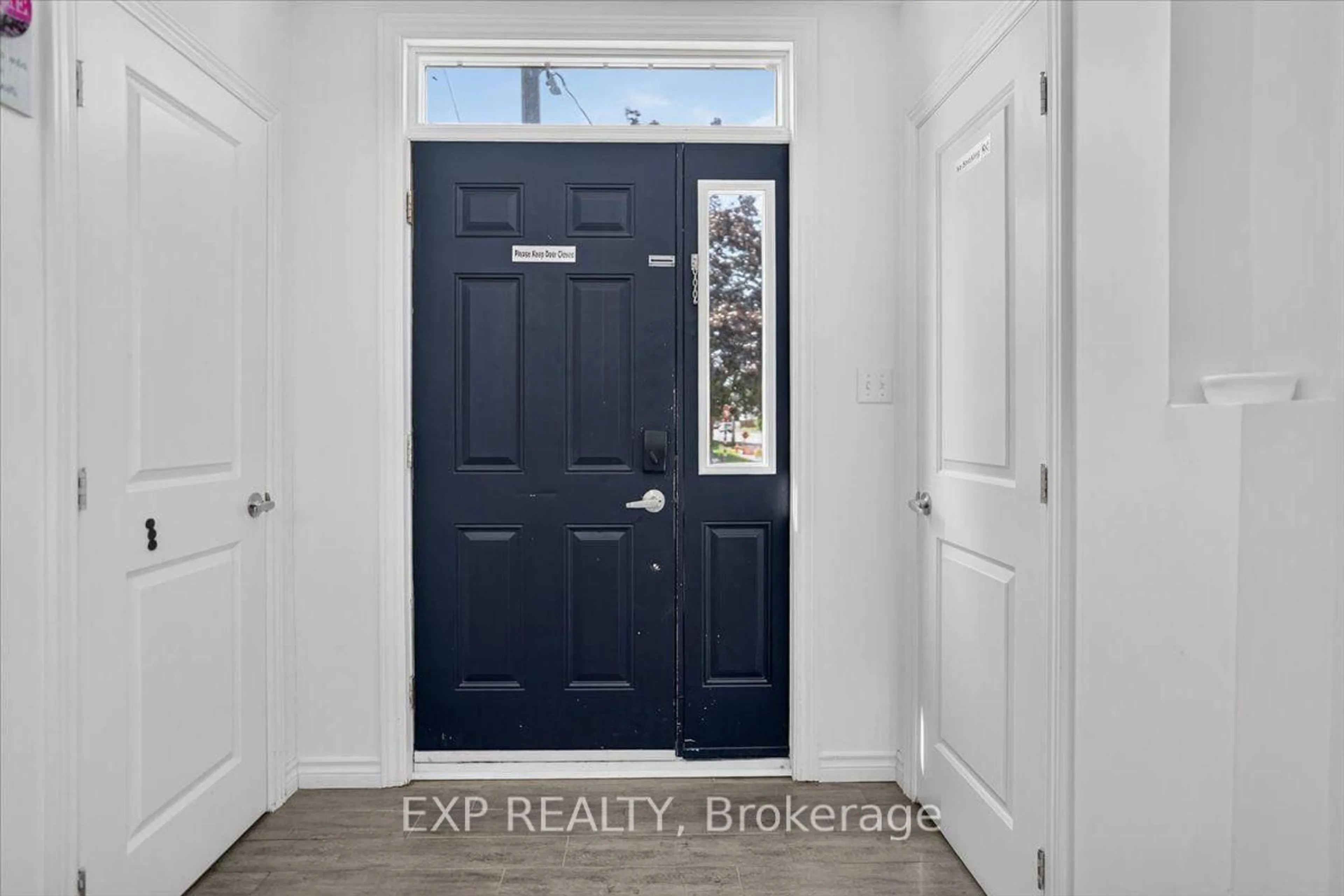 Indoor entryway for 140 Boullee St, London East Ontario N5Y 1T7