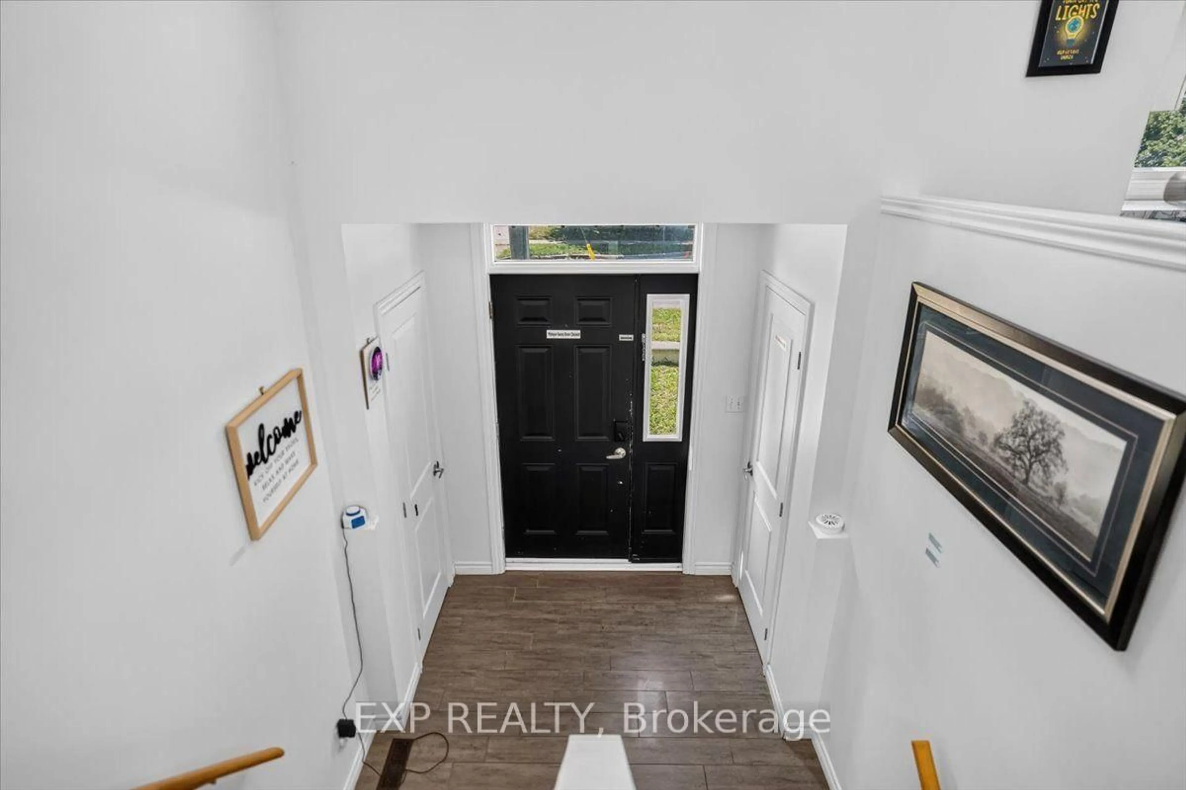 Indoor entryway for 140 Boullee St, London East Ontario N5Y 1T7