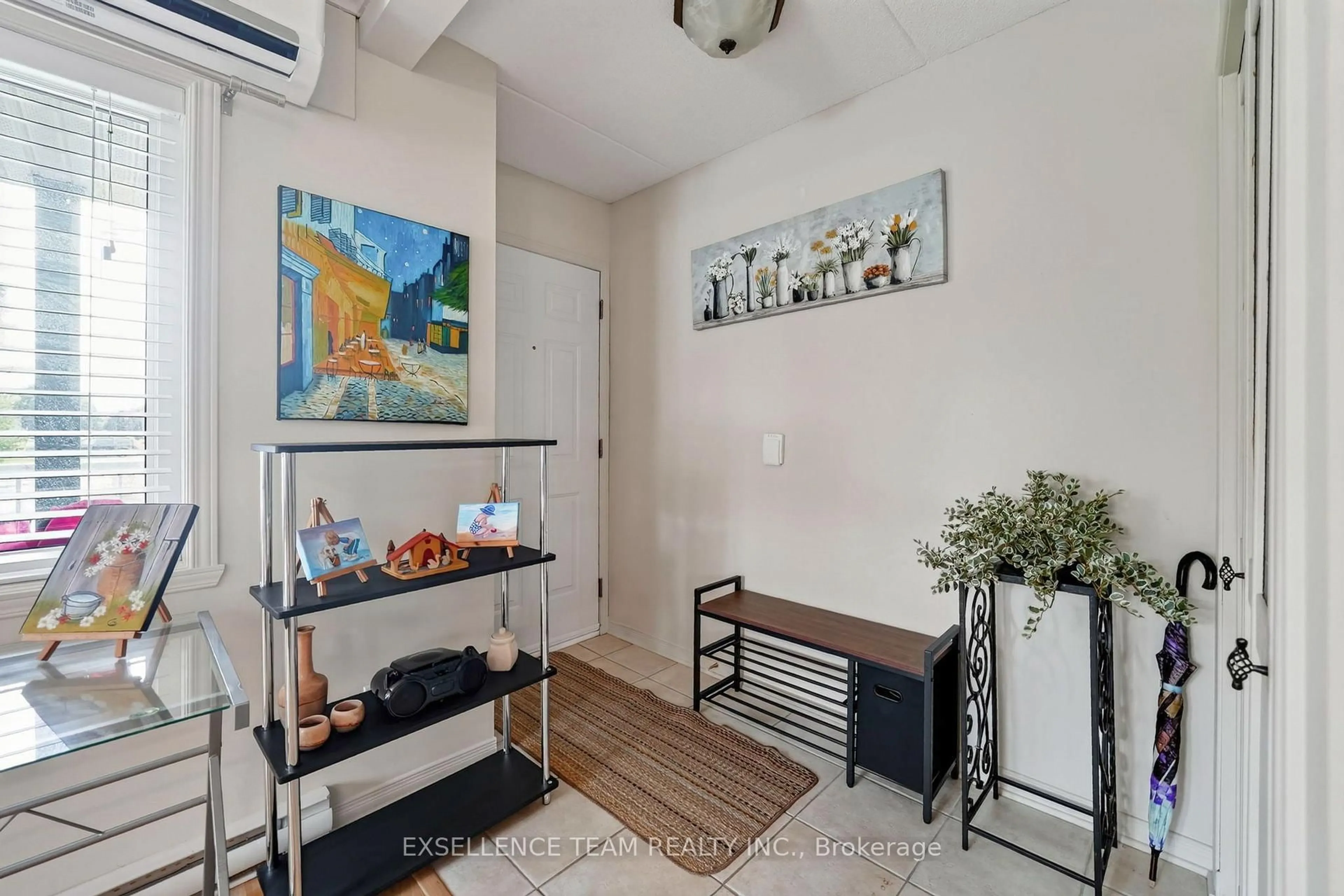 Indoor entryway for 11 First St #1, Cornwall Ontario K6J 1B8