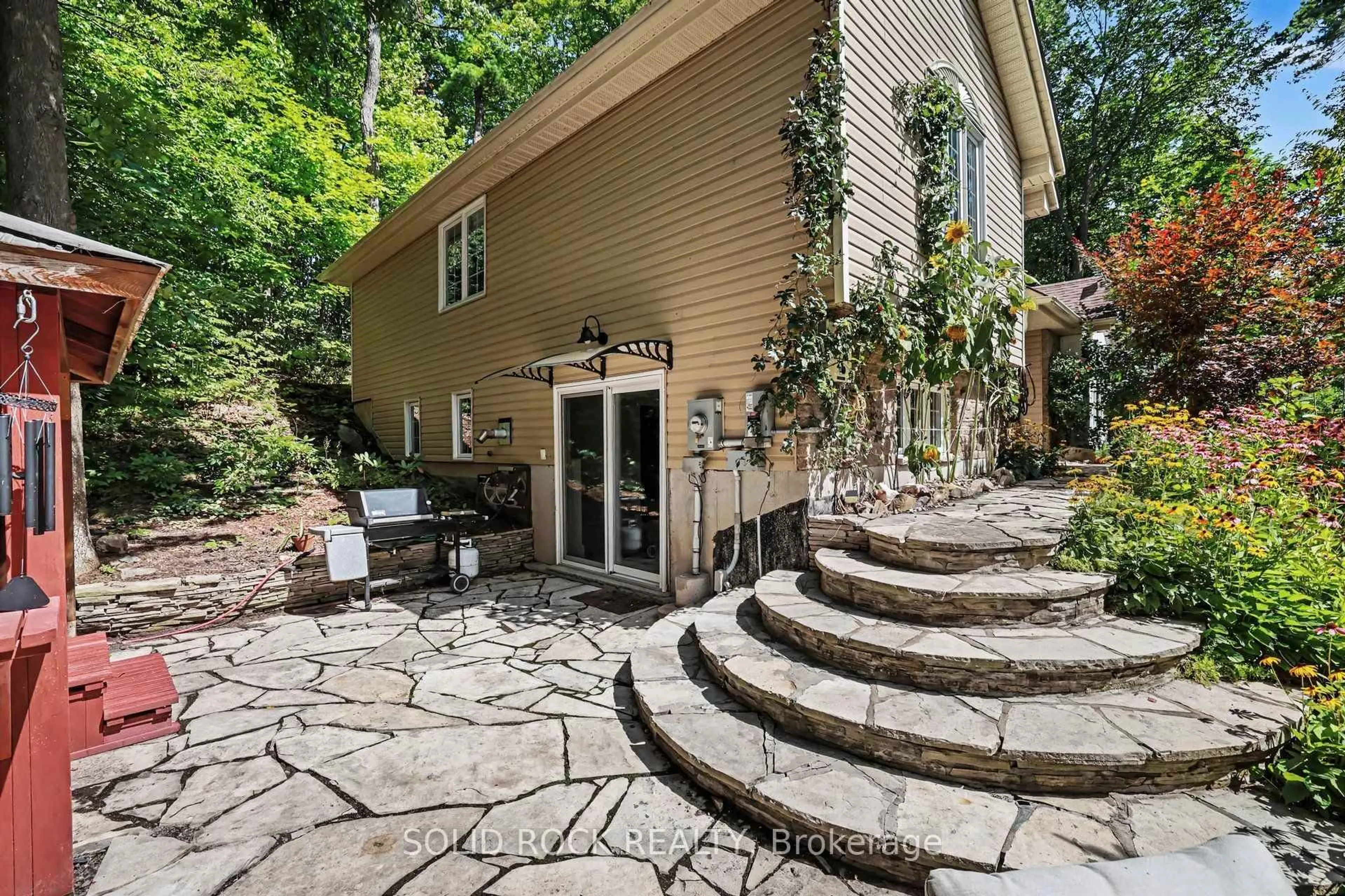 Patio, unknown for 712 Flat Rapids Rd, Arnprior Ontario K7S 3G8