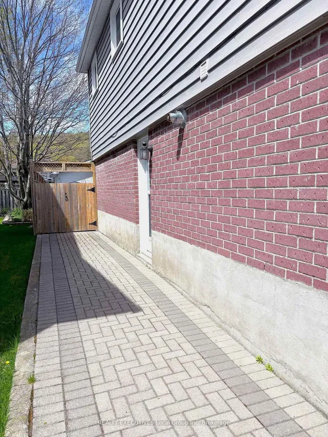 35 Nancy Dr, North Bay 4