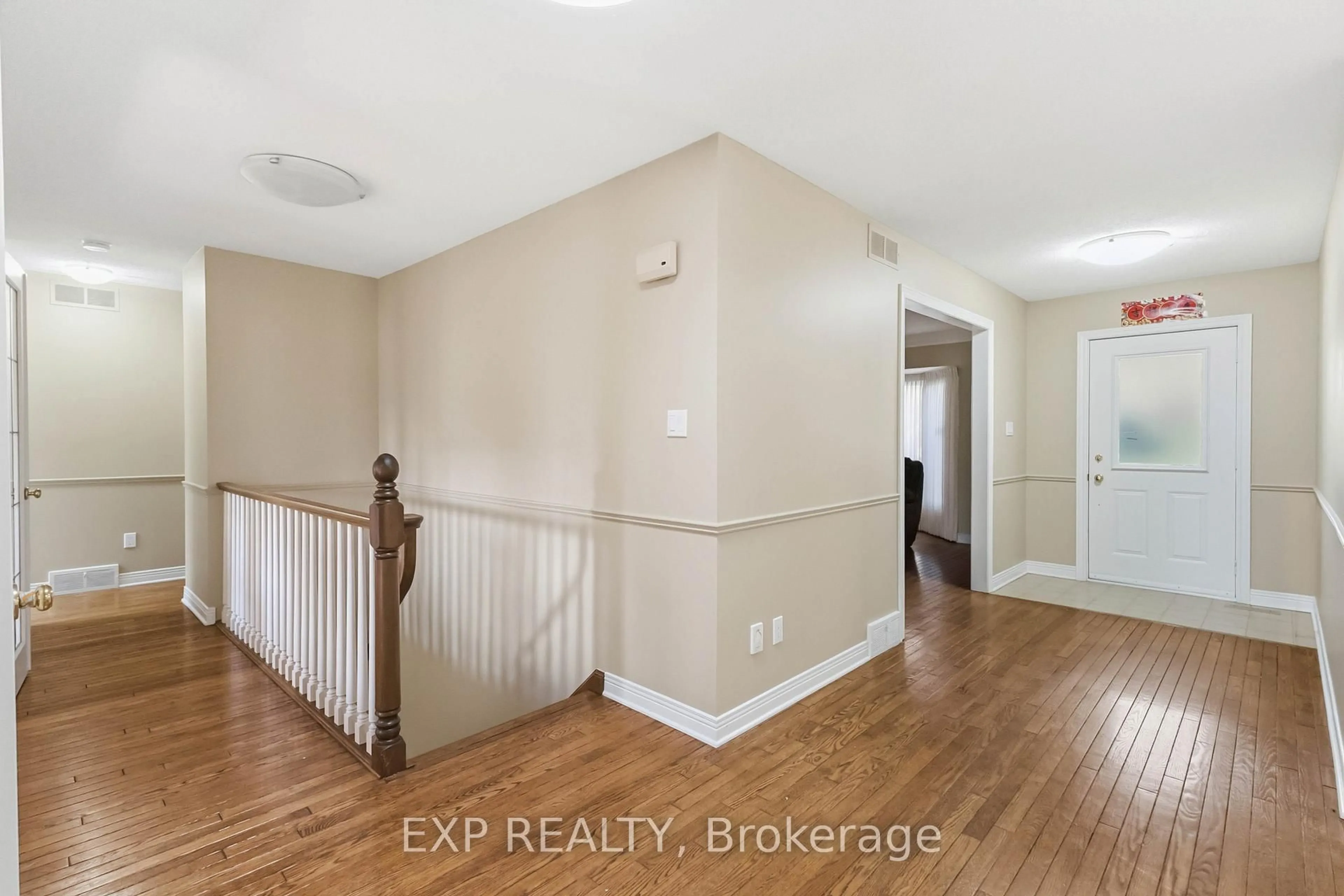 Indoor entryway for 6 Thirlmere Rd, London North Ontario N6G 4R1