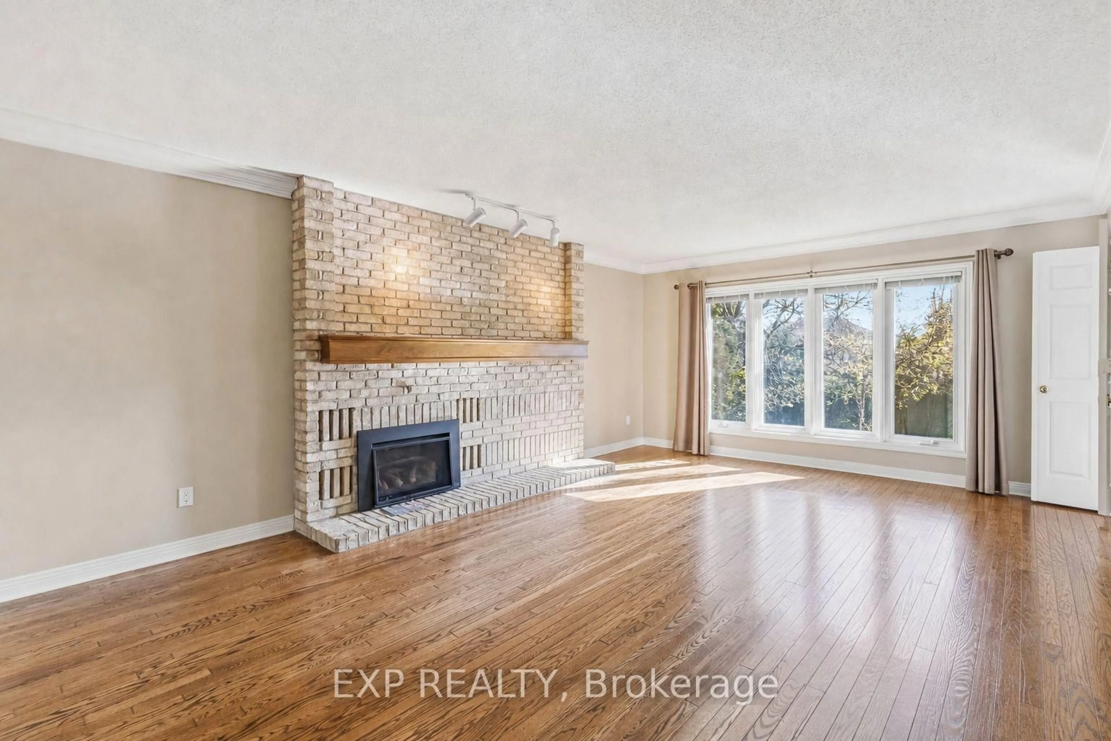 Living room with furniture, unknown for 6 Thirlmere Rd, London North Ontario N6G 4R1