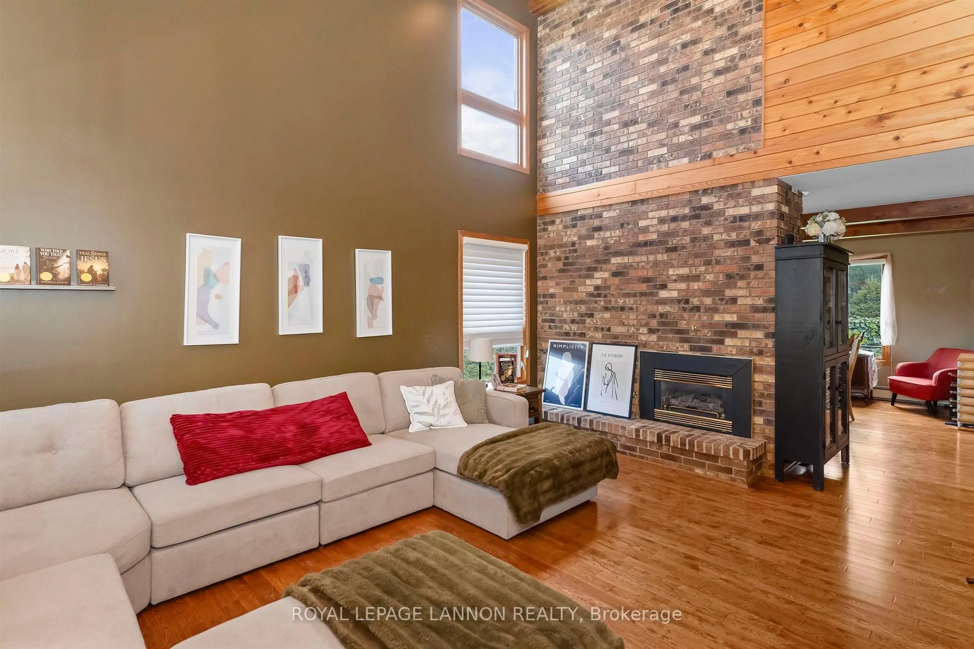 Living room with furniture, unknown for 1702 Glenwood Cres, Thunder Bay Ontario P7K 1N3