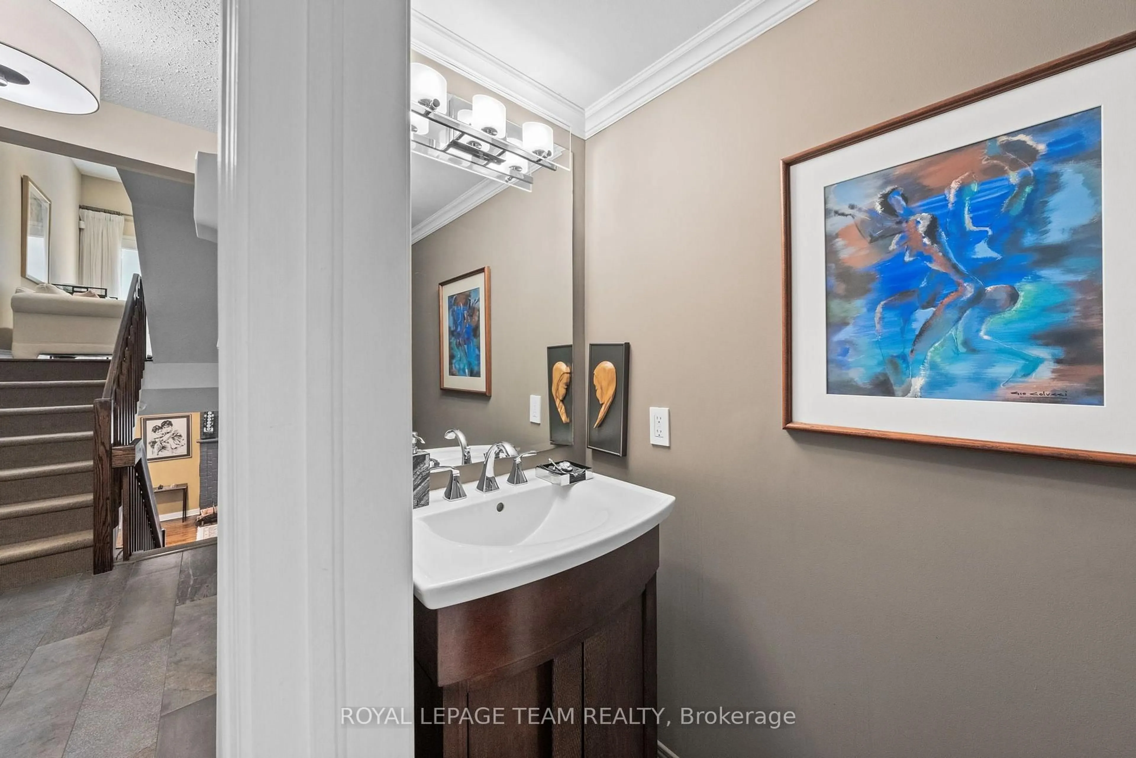 Standard bathroom, ceramic/tile floor for 625 Richmond Rd #6, Ottawa Ontario K2A 0G6