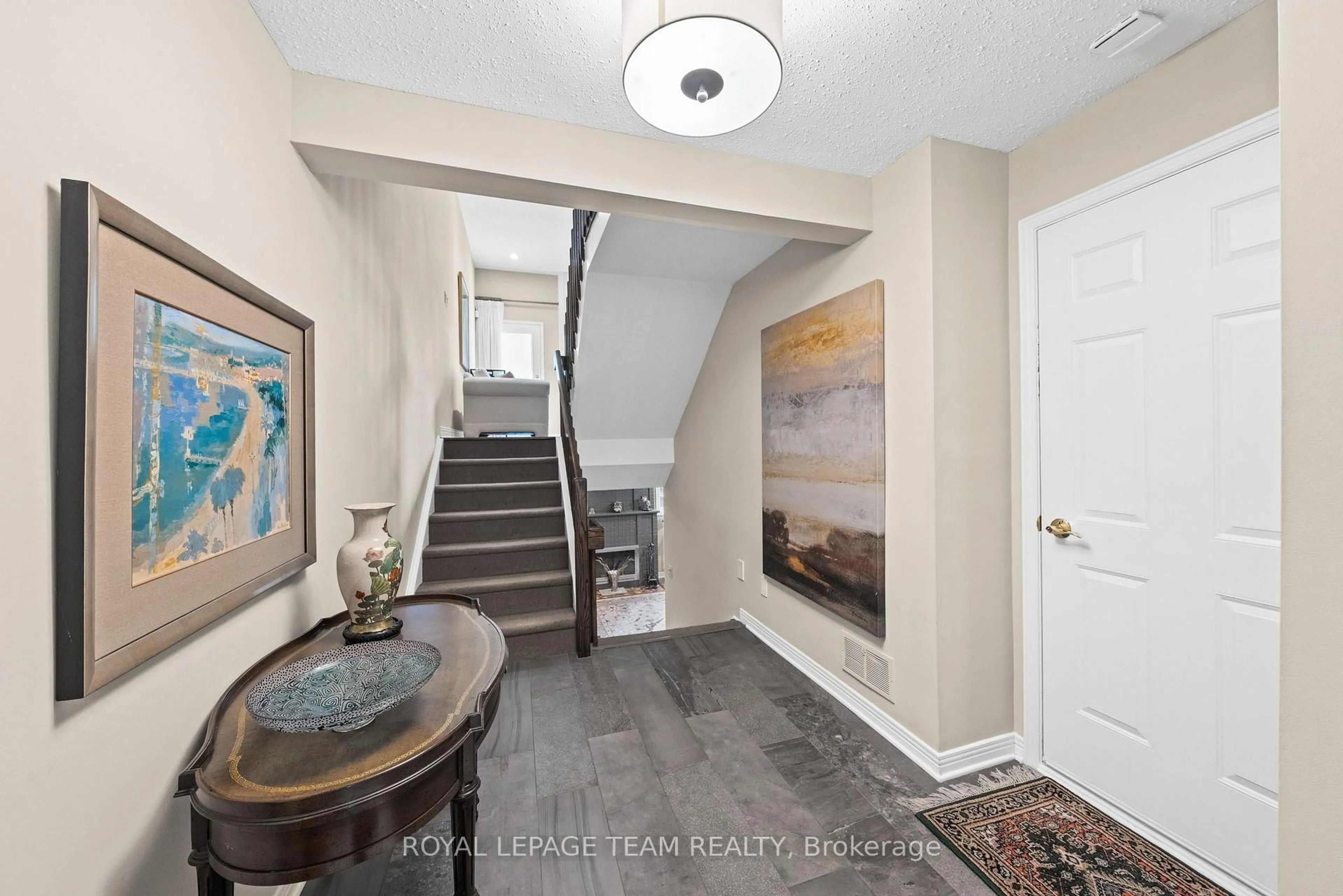 Indoor entryway for 625 Richmond Rd #6, Ottawa Ontario K2A 0G6