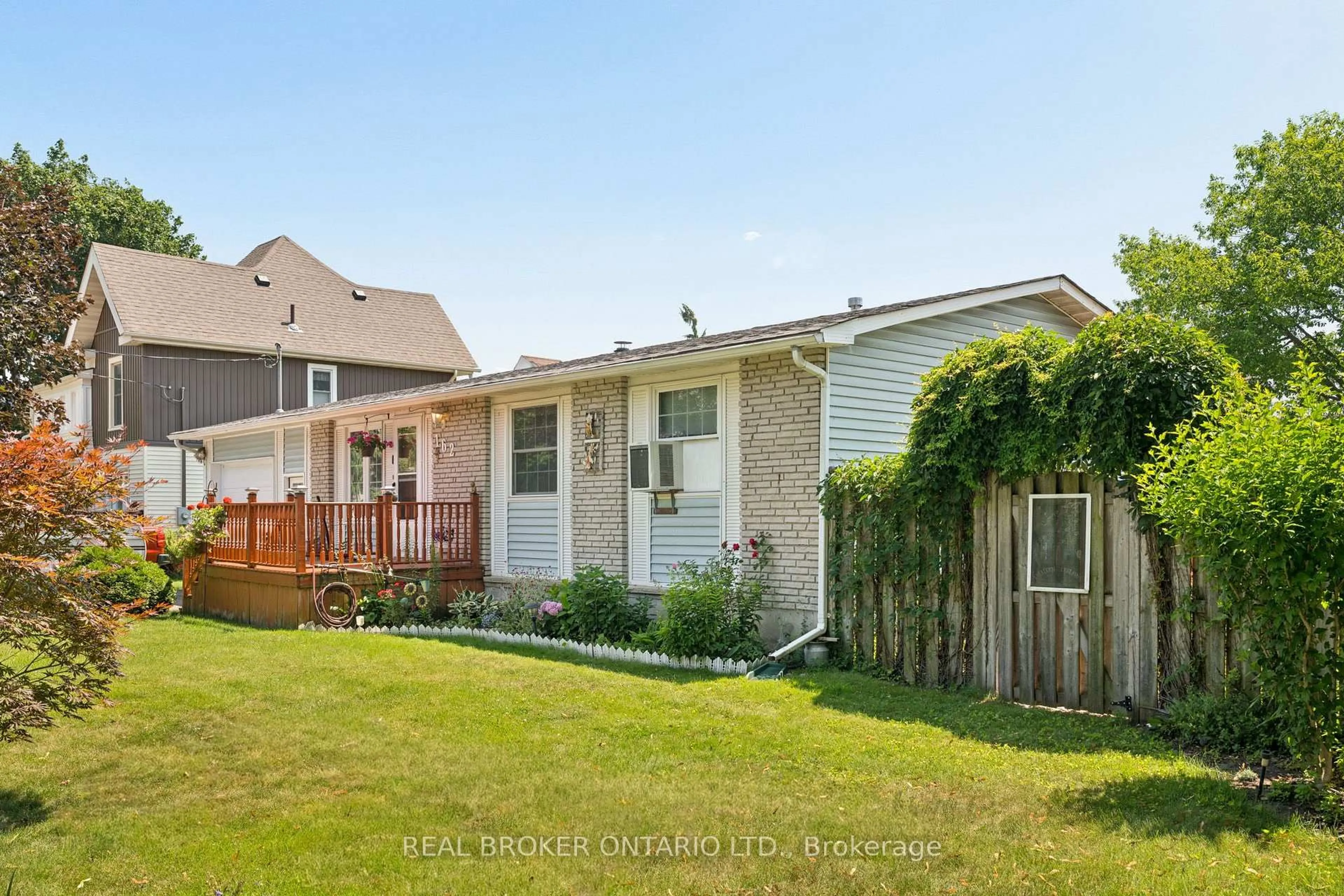 Home with vinyl exterior material, street for 162 Tiffany St, Cambridge Ontario N3H 4G6