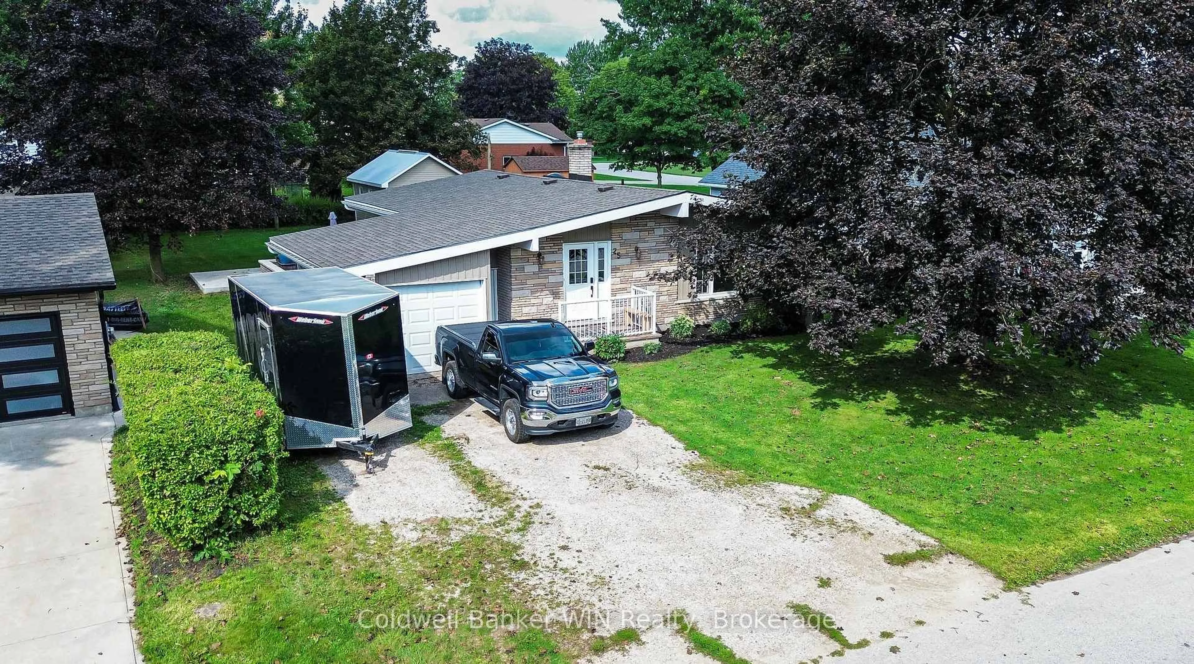 A pic from outside/outdoor area/front of a property/back of a property/a pic from drone, street for 25 Thomas St, South Bruce Ontario N0G 2S0