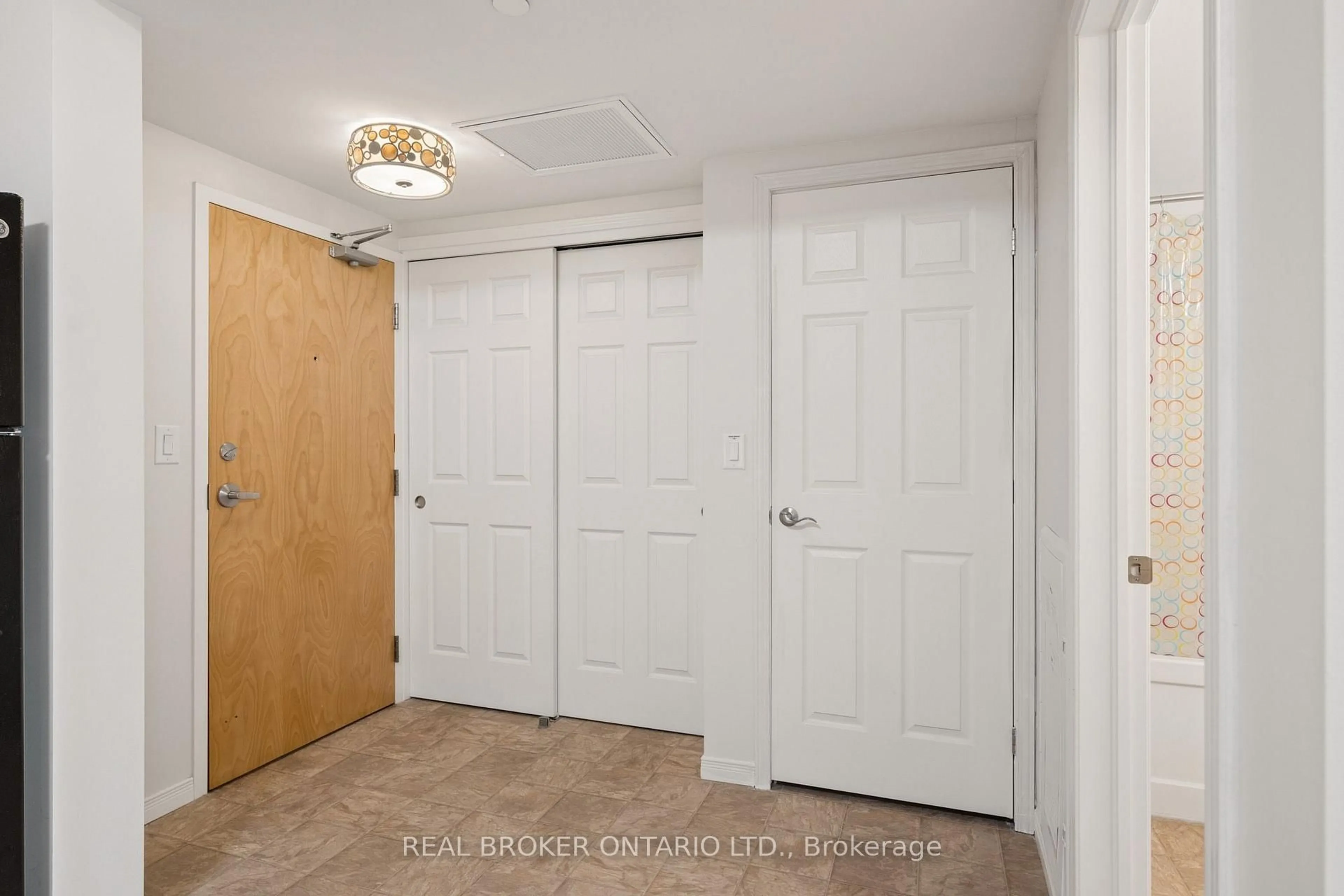 Indoor entryway for 155 Water St #211, Cambridge Ontario N1R 3E3
