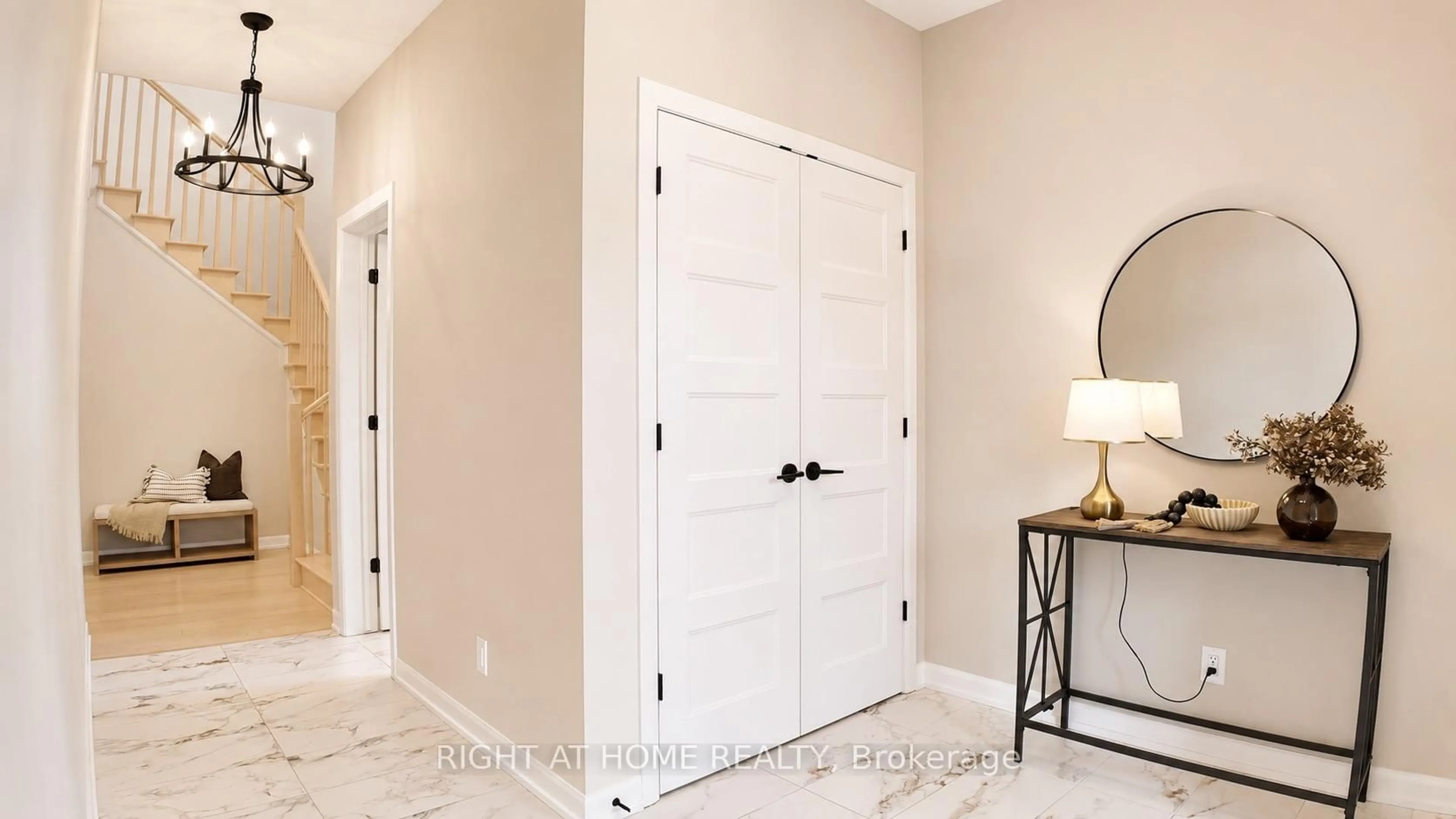 Indoor entryway for 1220 Diamond St, Clarence-Rockland Ontario K4K 0M1