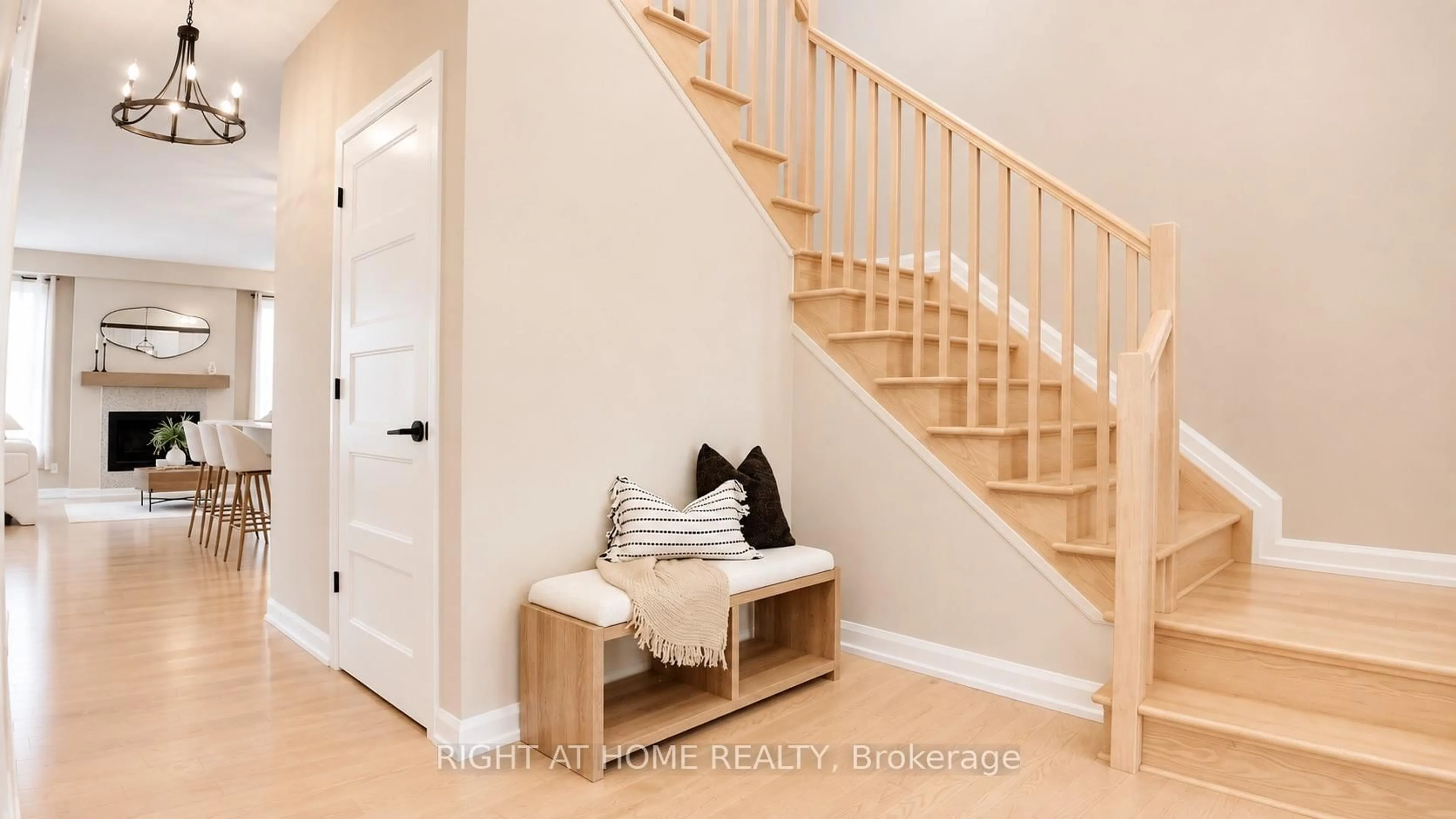 Indoor entryway for 1220 Diamond St, Clarence-Rockland Ontario K4K 0M1
