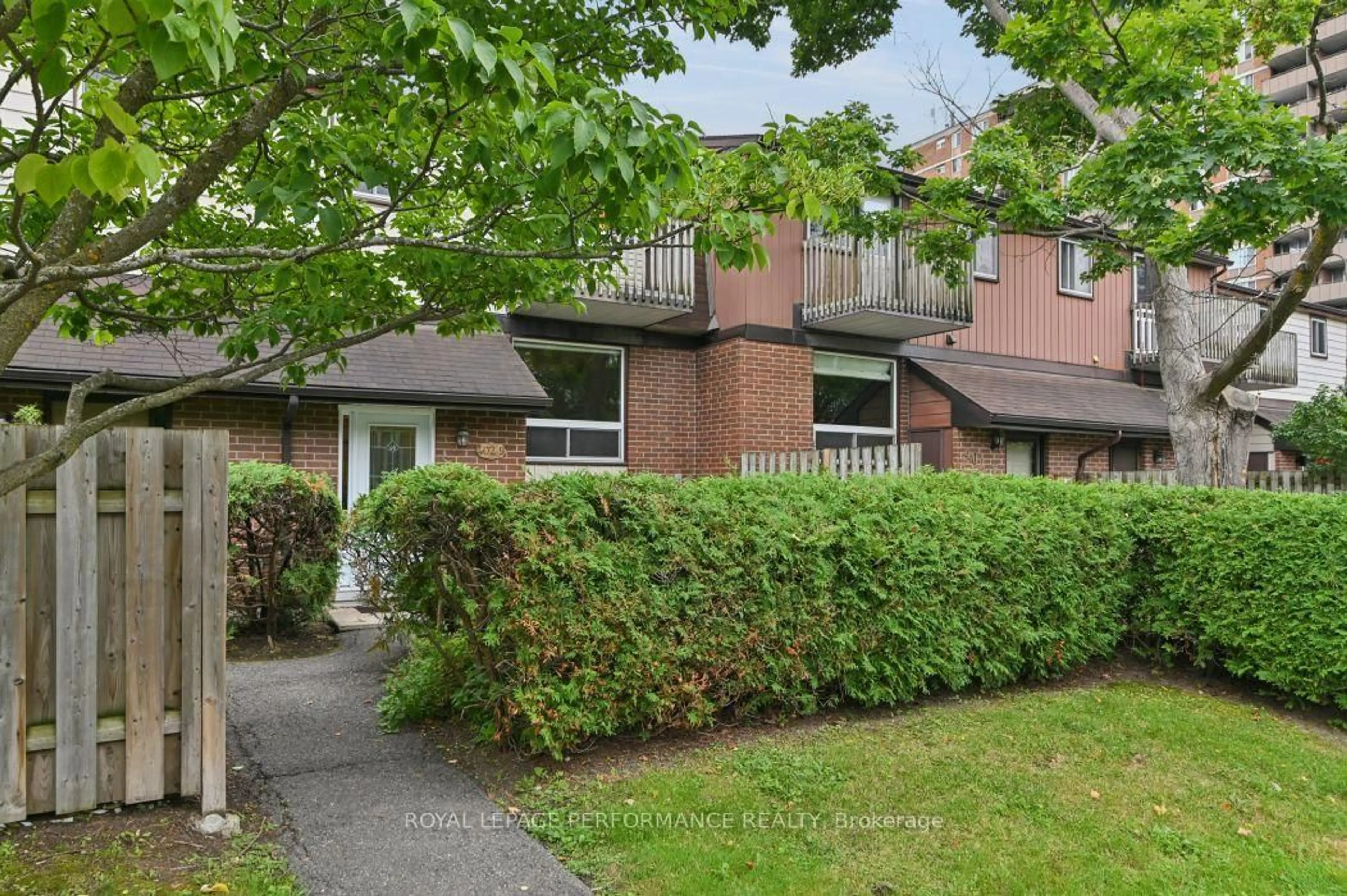 Unknown for 402 Montfort St #9, Ottawa Ontario K1L 8G7