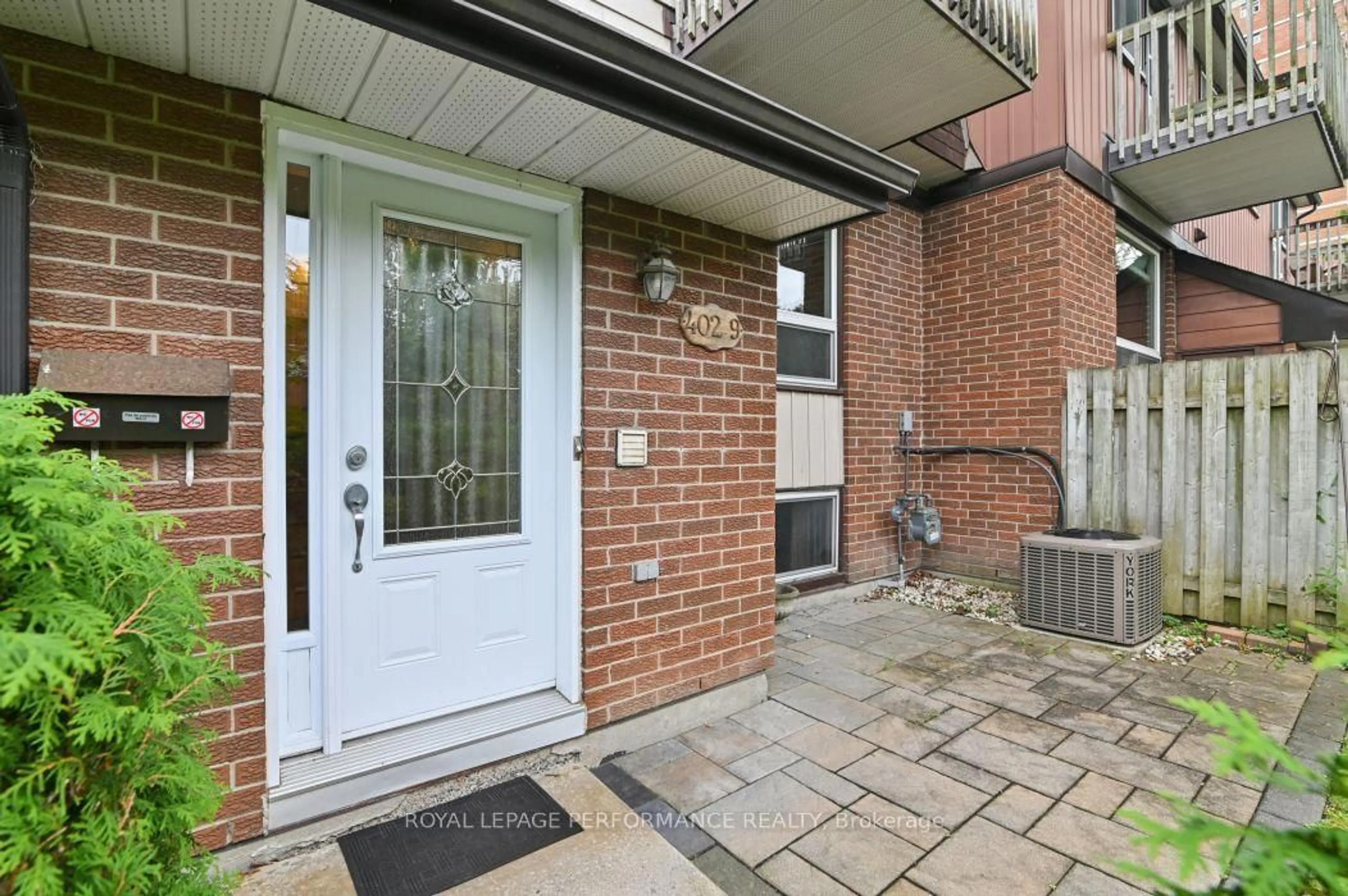 Unknown for 402 Montfort St #9, Ottawa Ontario K1L 8G7