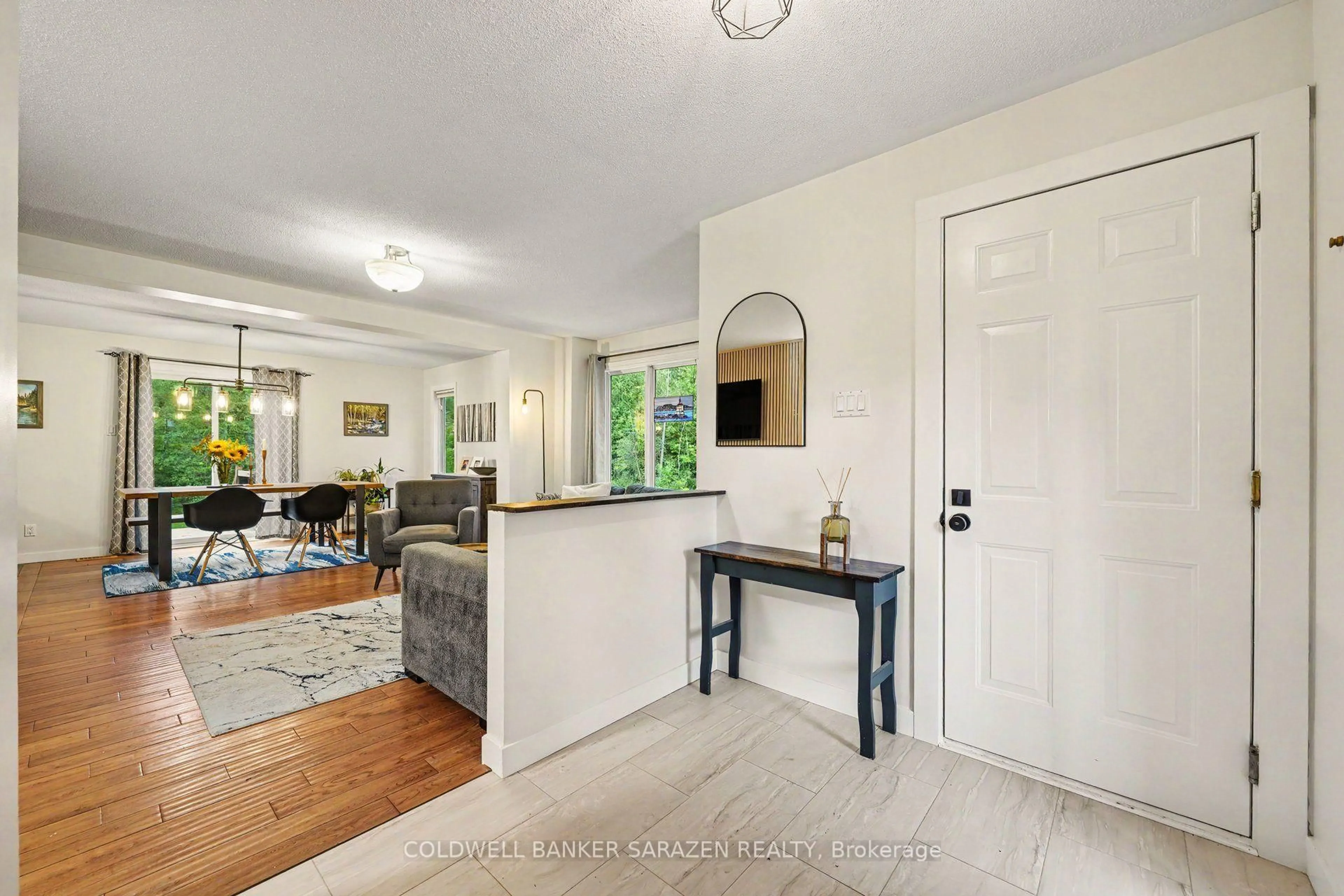 Indoor entryway for 1683 Ira Morgan Way, Metcalfe Ontario K0A 2P0