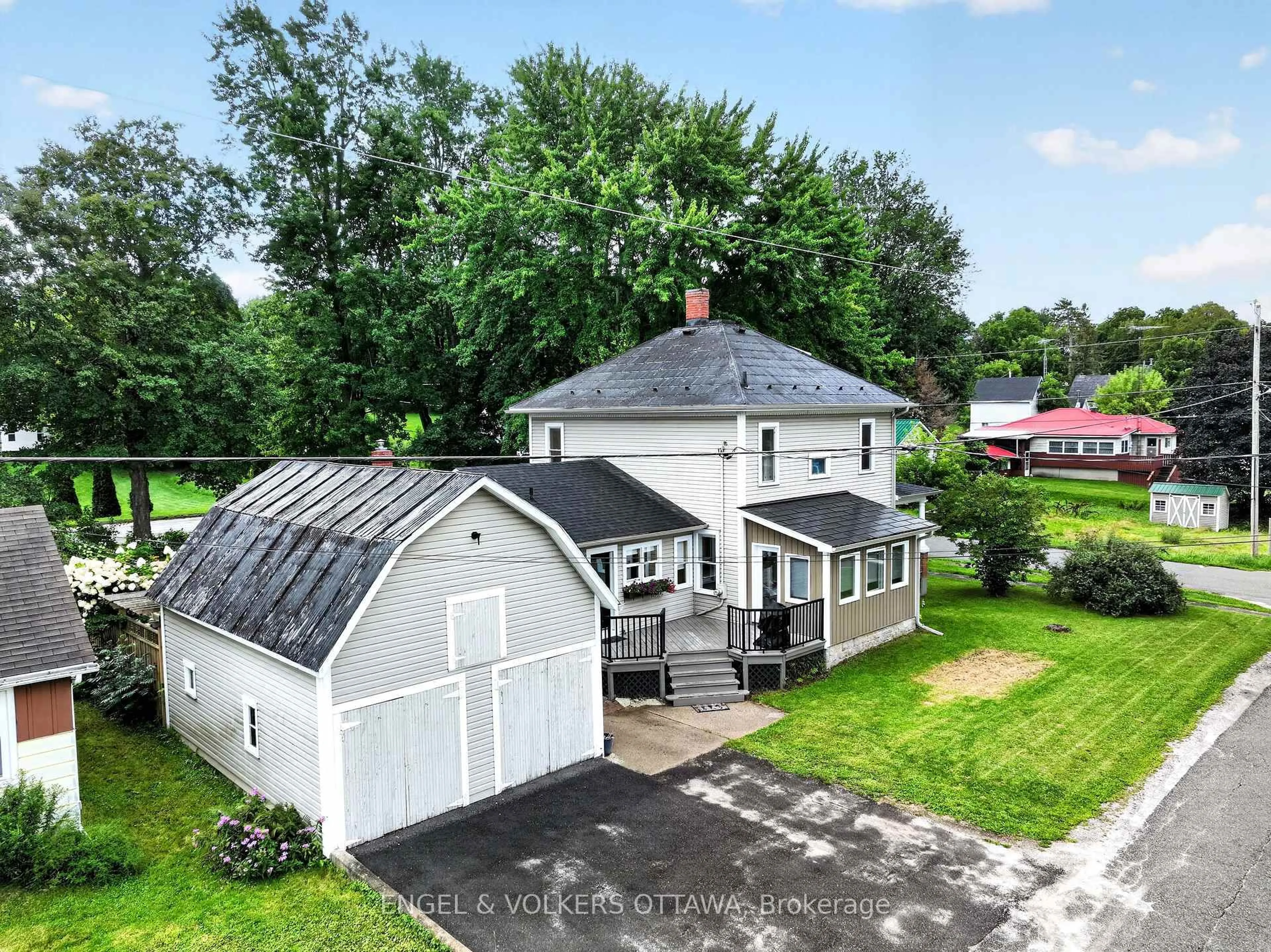A pic from outside/outdoor area/front of a property/back of a property/a pic from drone, unknown for 3 St Mary's St, Rideau Lakes Ontario K0G 1V0