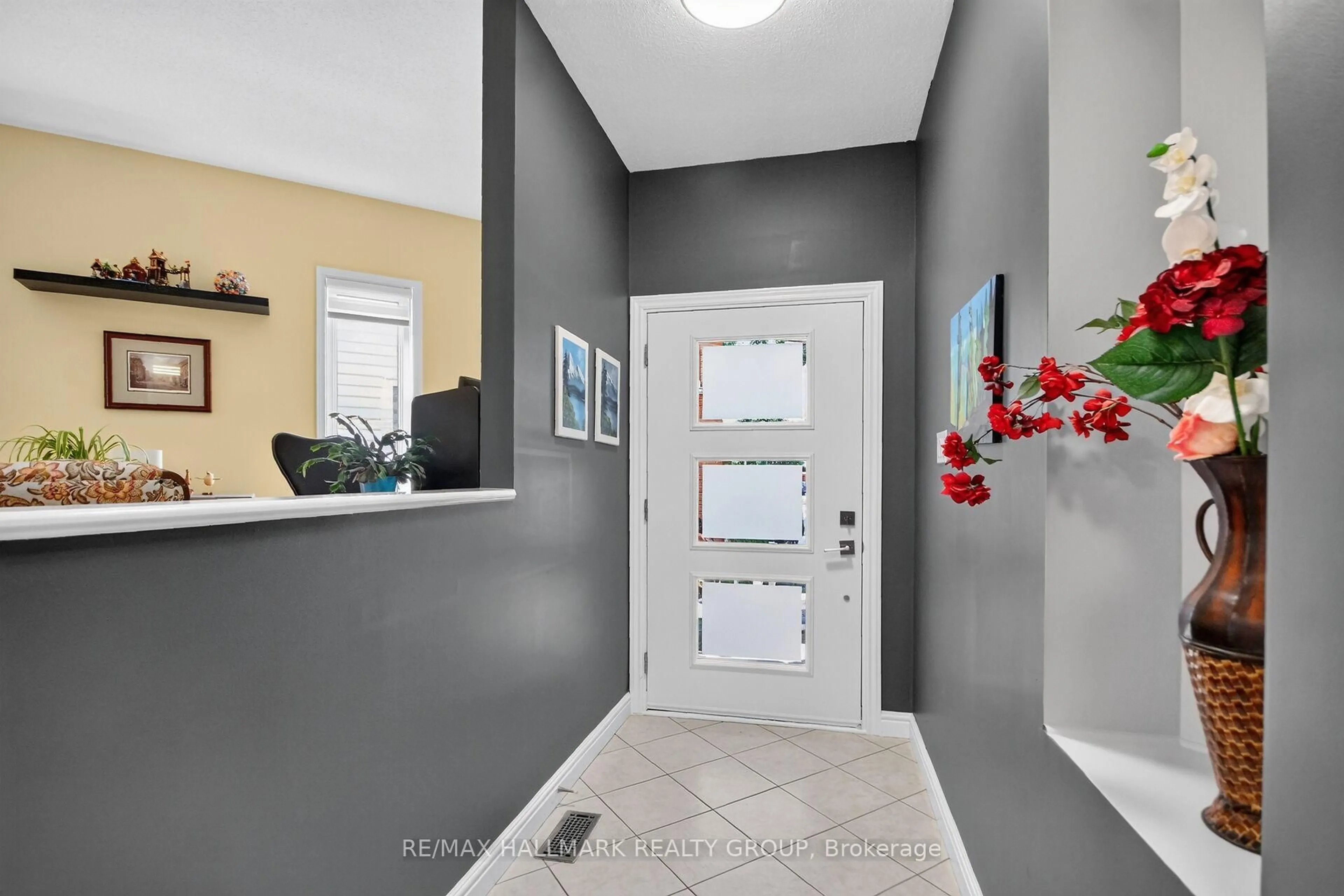 Indoor entryway for 133 Fairlop Way, Ottawa Ontario K2J 5B6