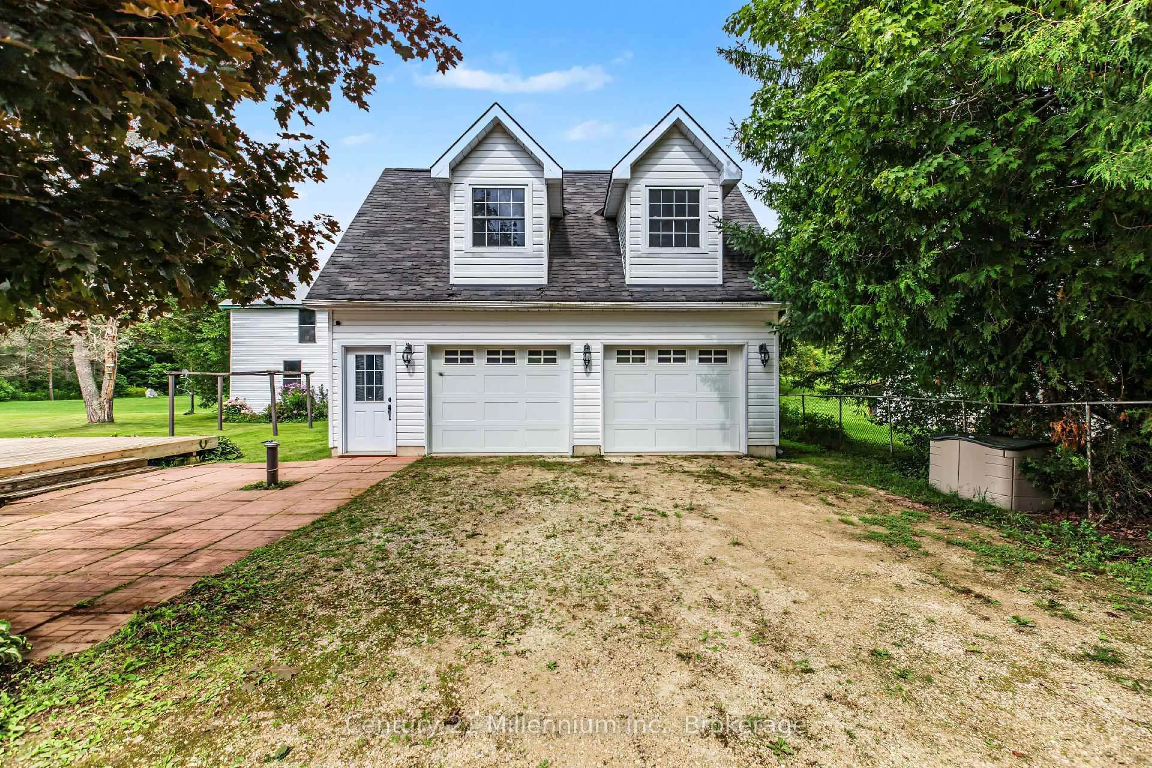 Home with vinyl exterior material, street for 580283 Sideroad 60, Chatsworth Ontario N0H 1C0