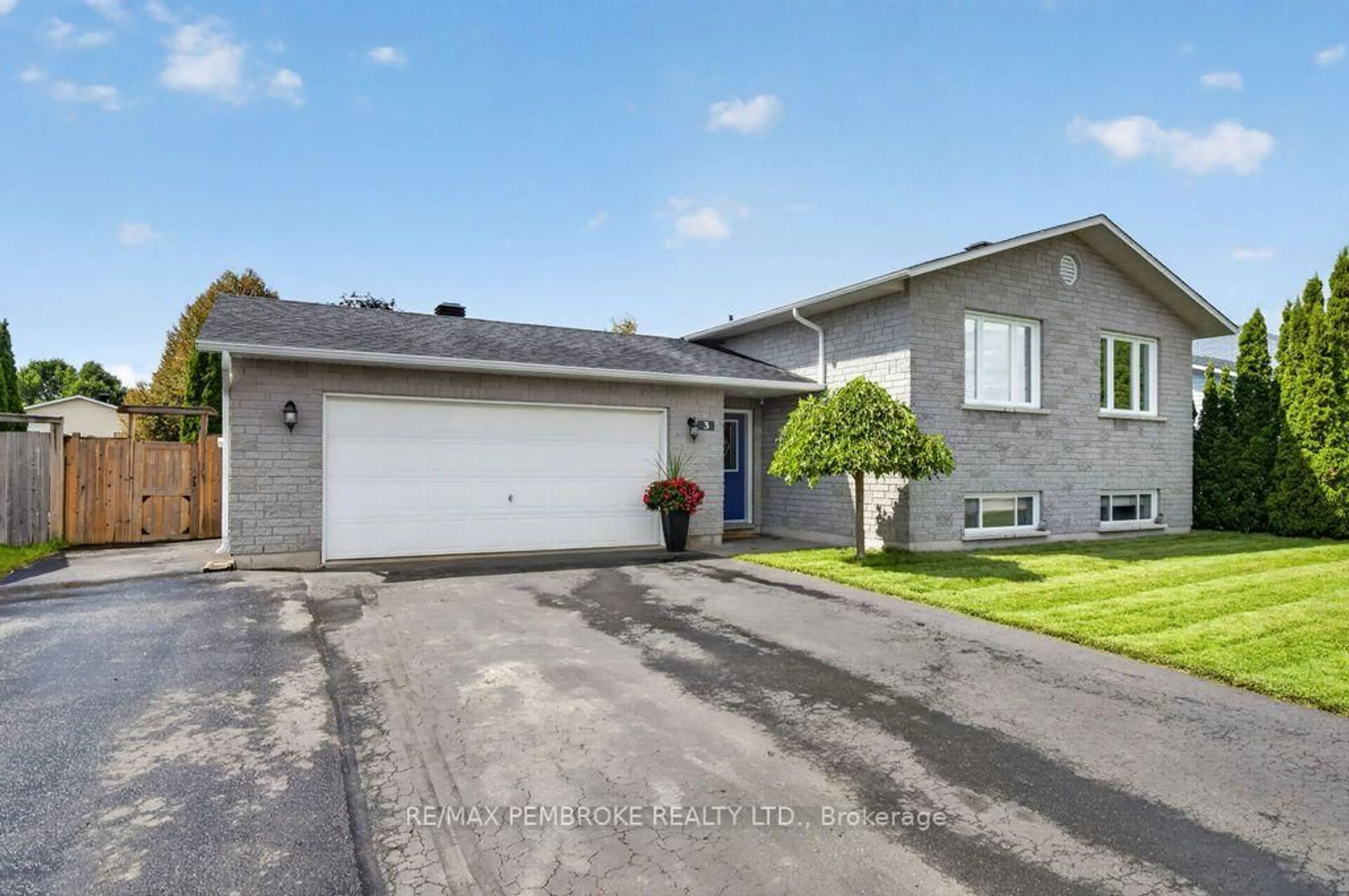 Unknown for 3 Winfield St, Petawawa Ontario K8H 0A1