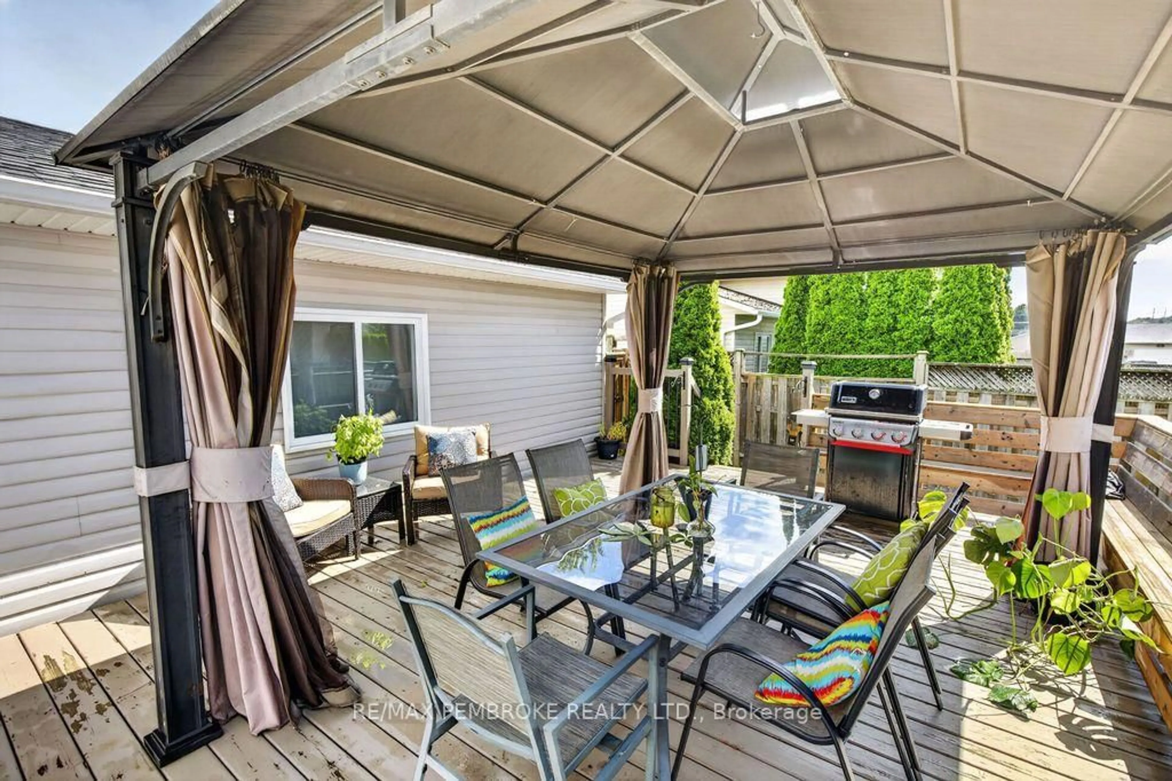Patio, street for 3 Winfield St, Petawawa Ontario K8H 0A1