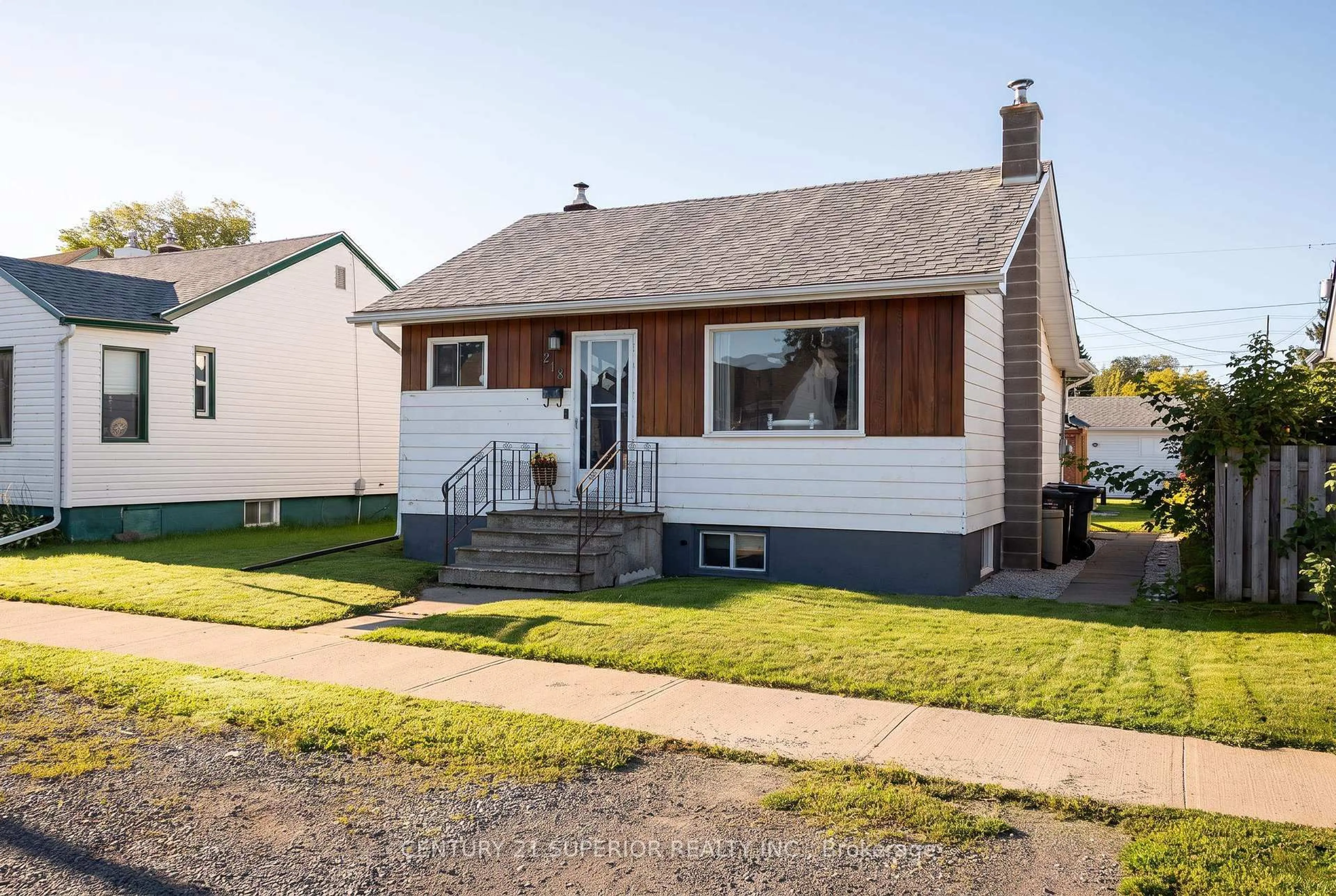 Home with vinyl exterior material, street for 218 Christina Street, Thunder Bay Ontario P7E 4N7