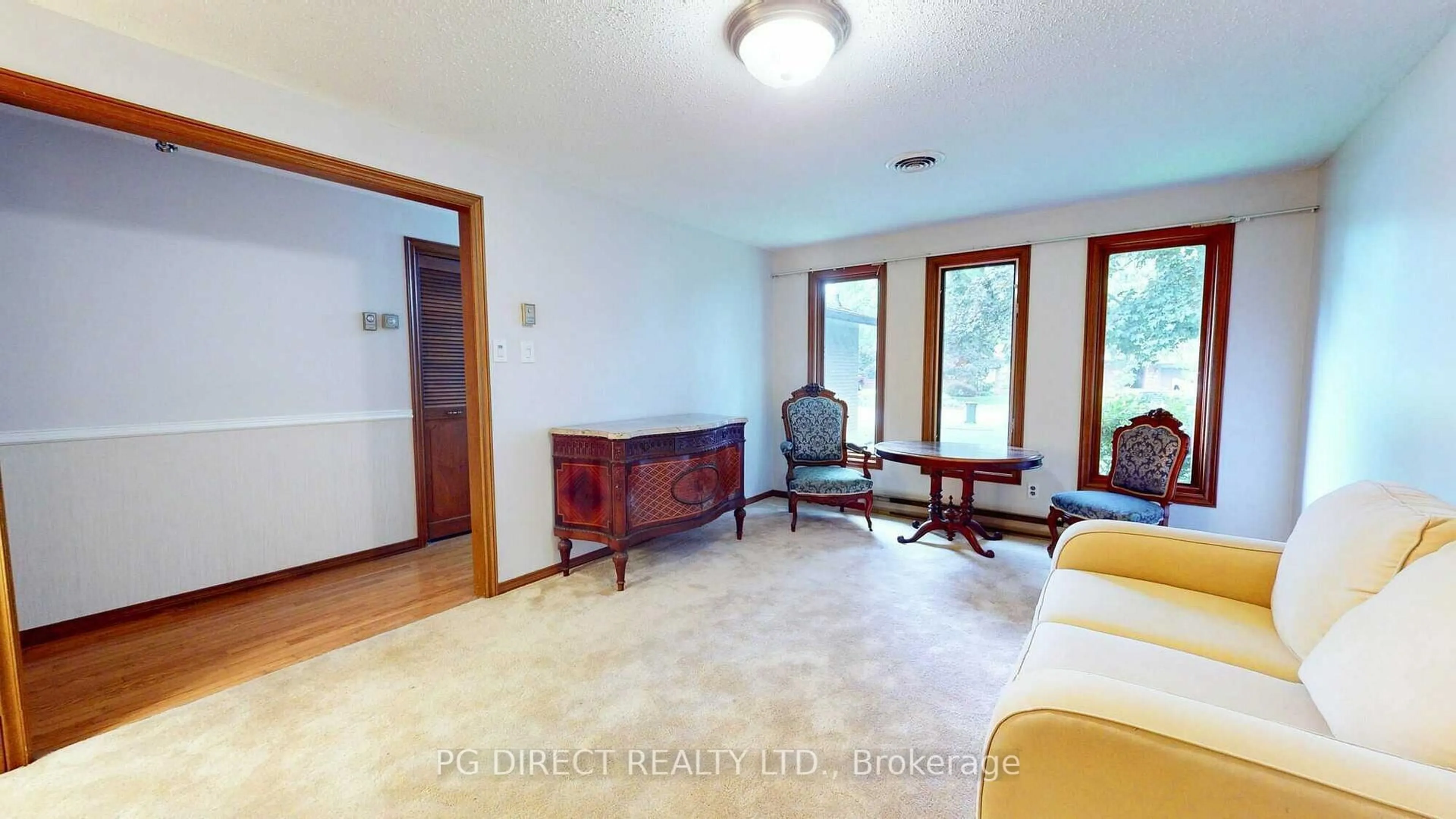 Living room with furniture, unknown for 100 Fairmeadow Dr, Guelph Ontario N1H 7T2