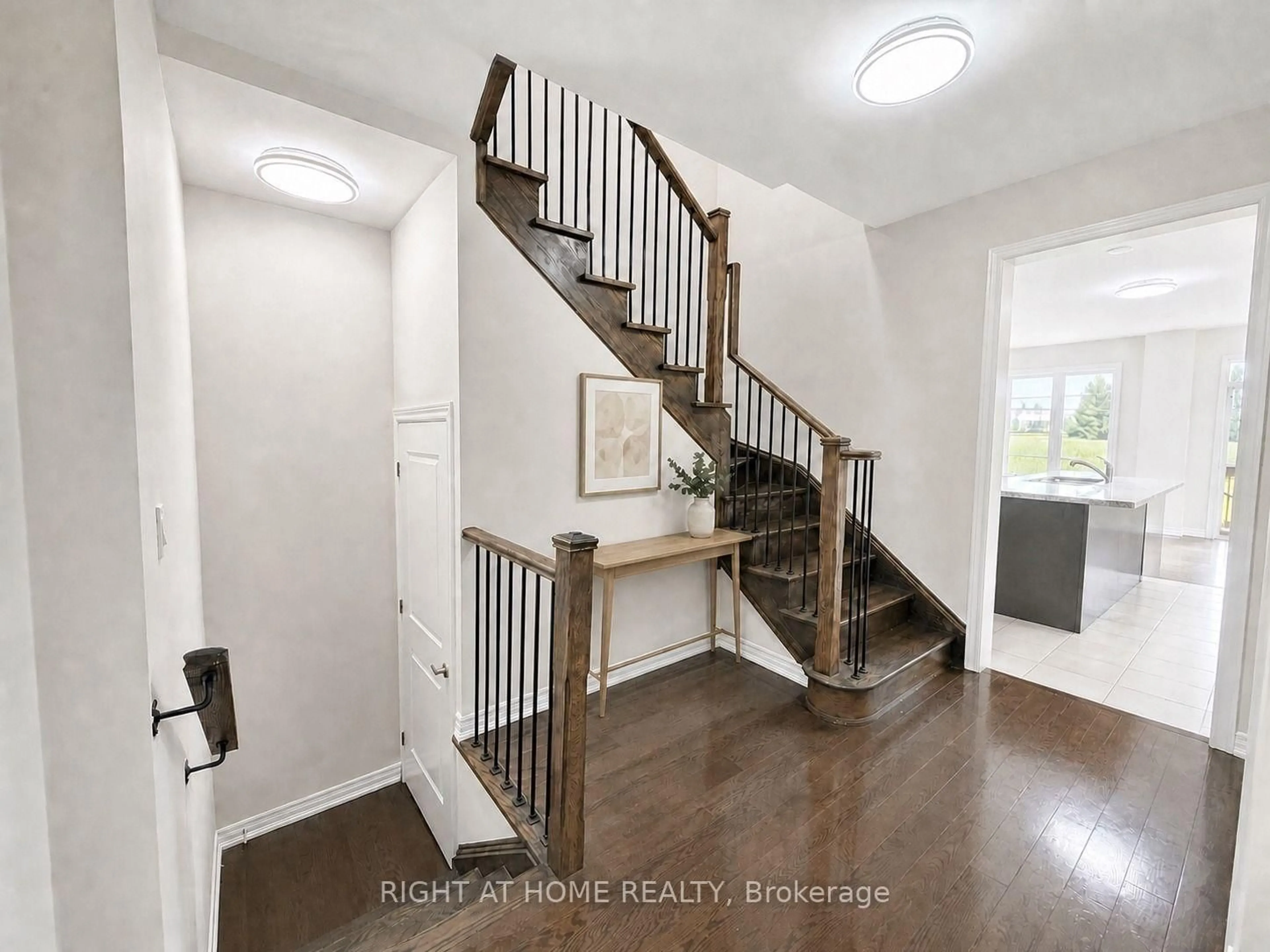 Indoor entryway for 52 Heming Tr, Hamilton Ontario L9K 0J8