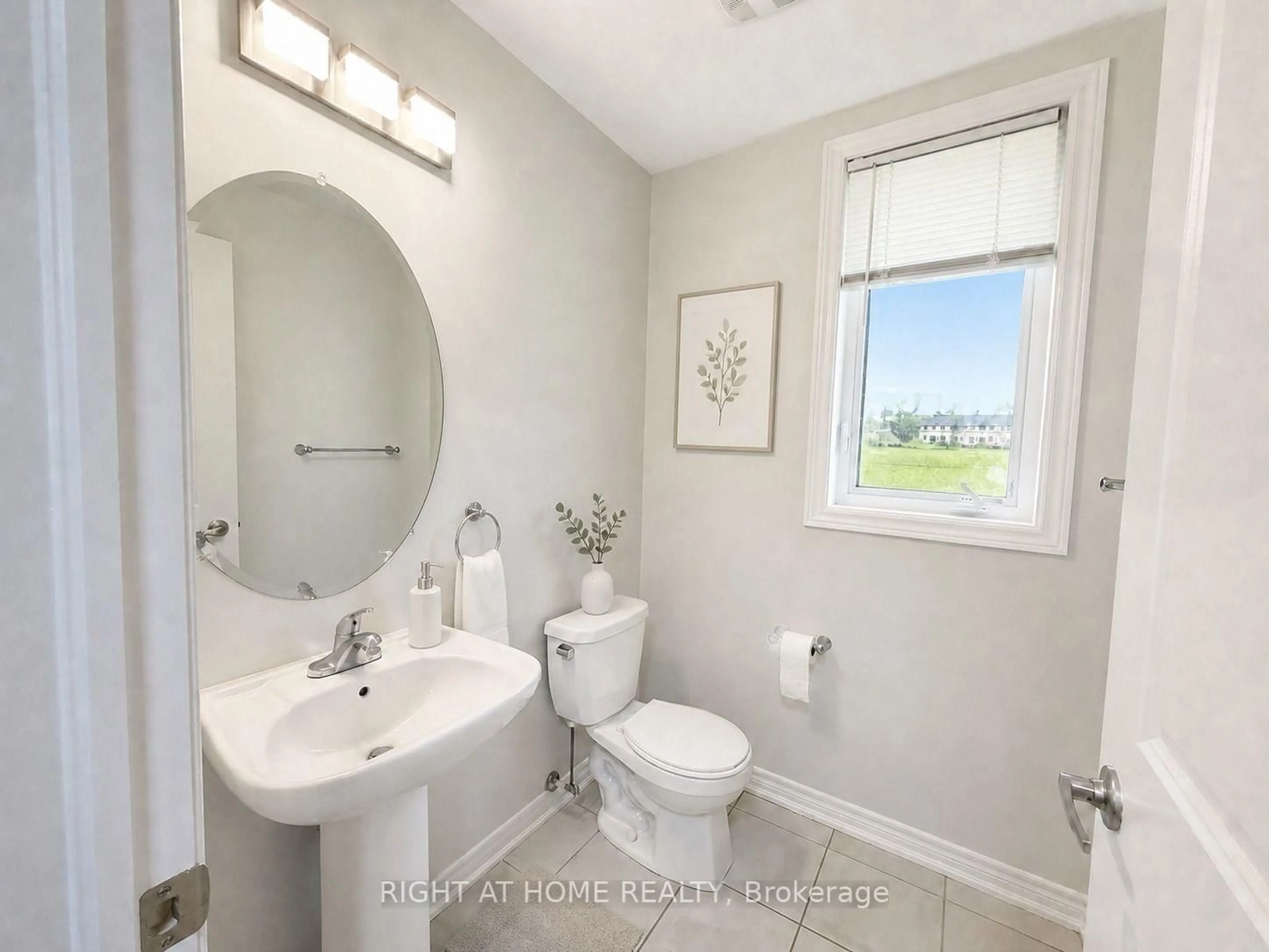 Standard bathroom, ceramic/tile floor for 52 Heming Tr, Hamilton Ontario L9K 0J8