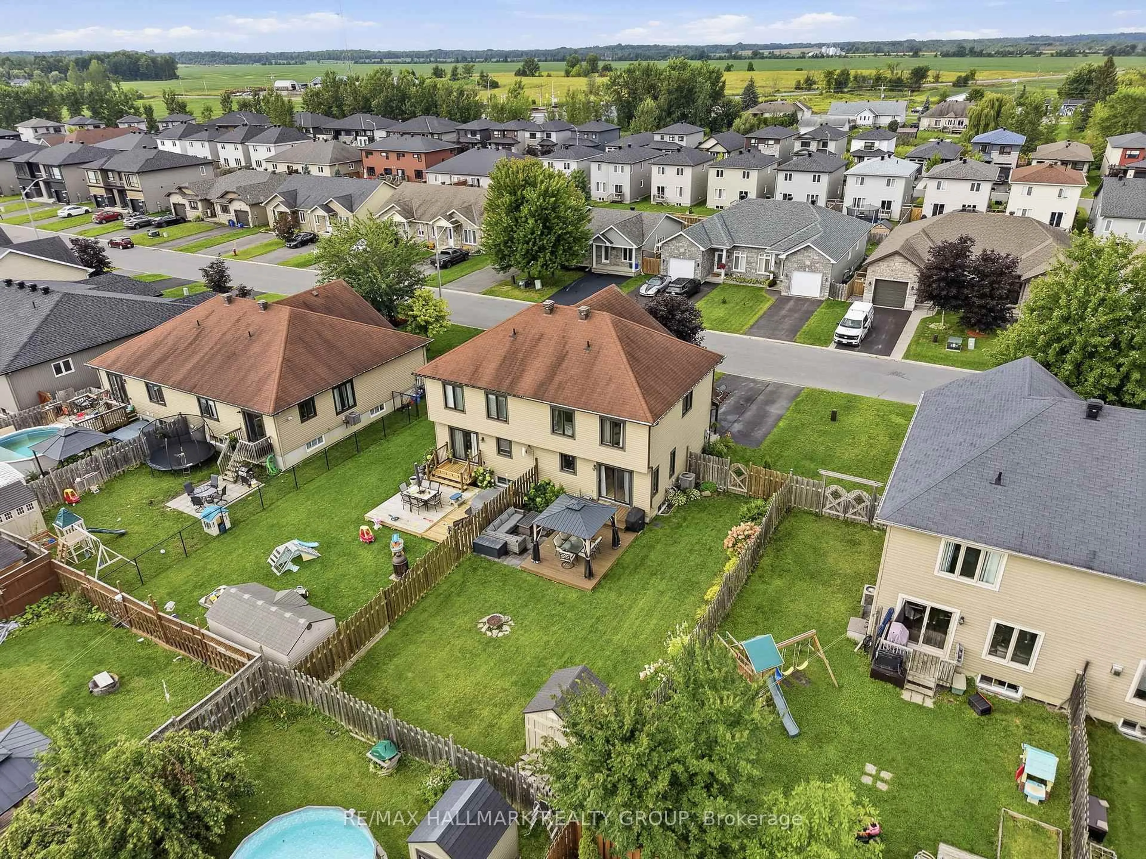 A pic from outside/outdoor area/front of a property/back of a property/a pic from drone, unknown for 438 DENIS St, Alfred and Plantagenet Ontario K0A 3K0