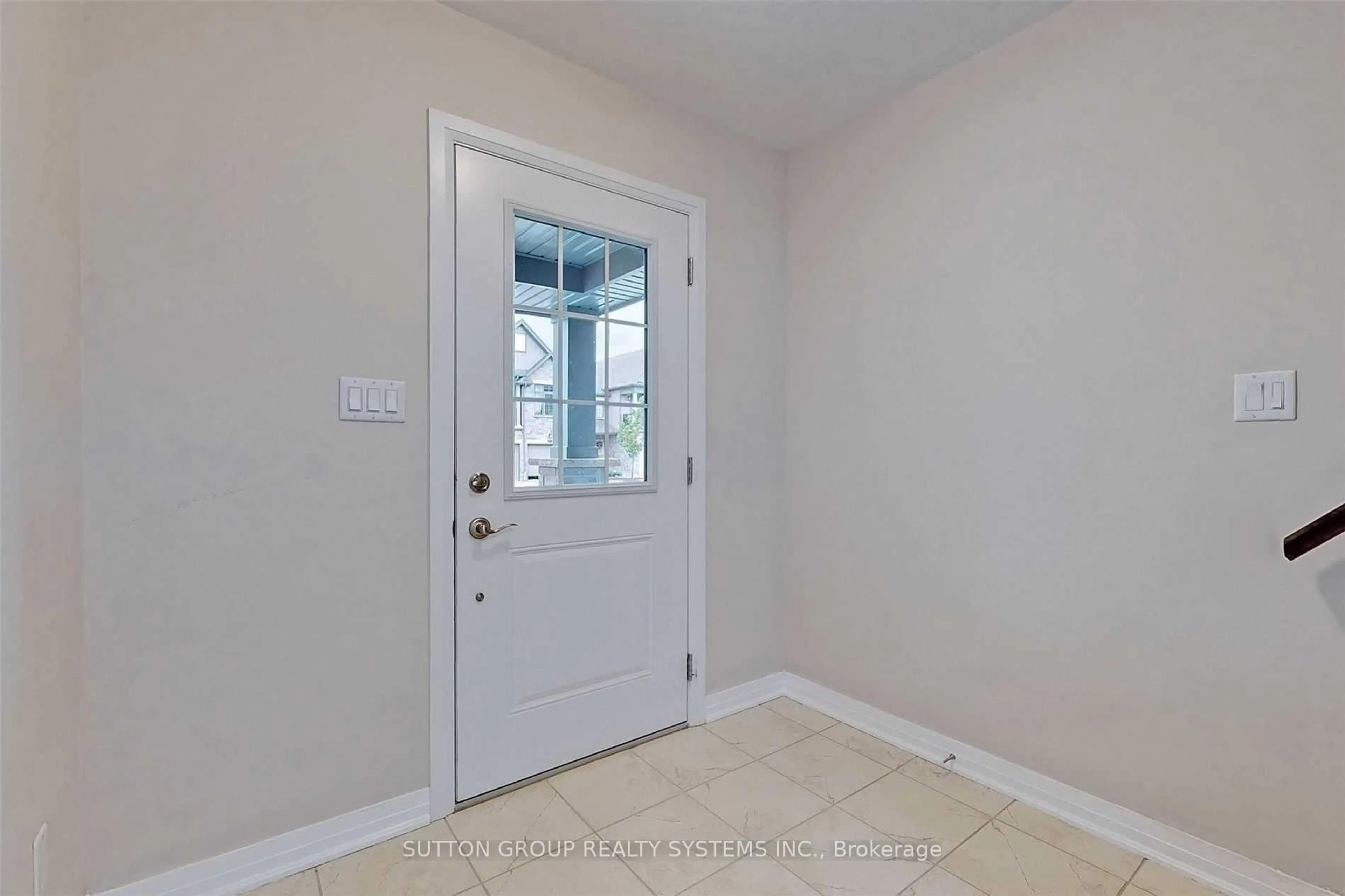 Indoor entryway for 170 South Creek Dr #81, Kitchener Ontario N2P 0J5