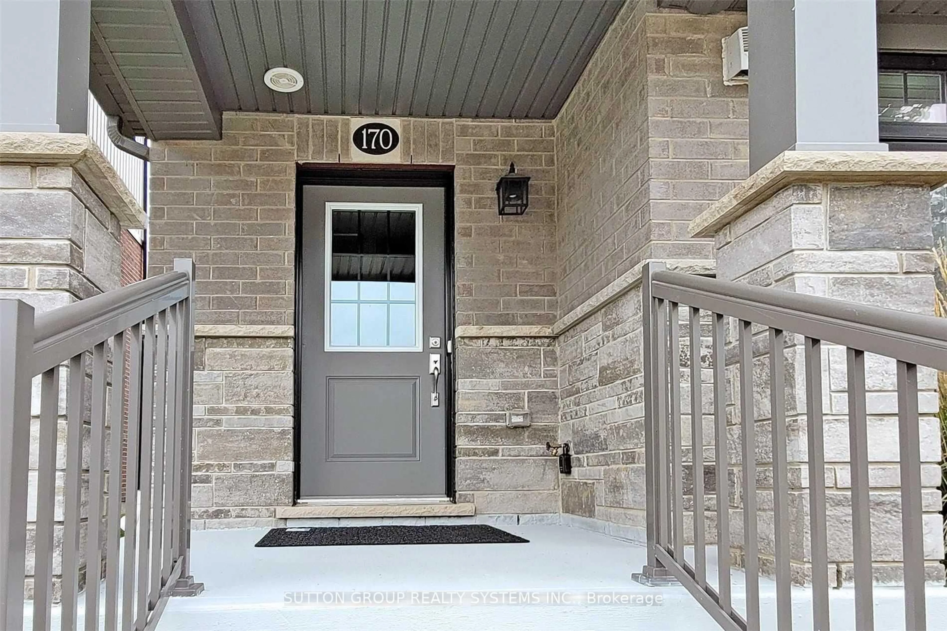 Indoor entryway for 170 South Creek Dr #81, Kitchener Ontario N2P 0J5