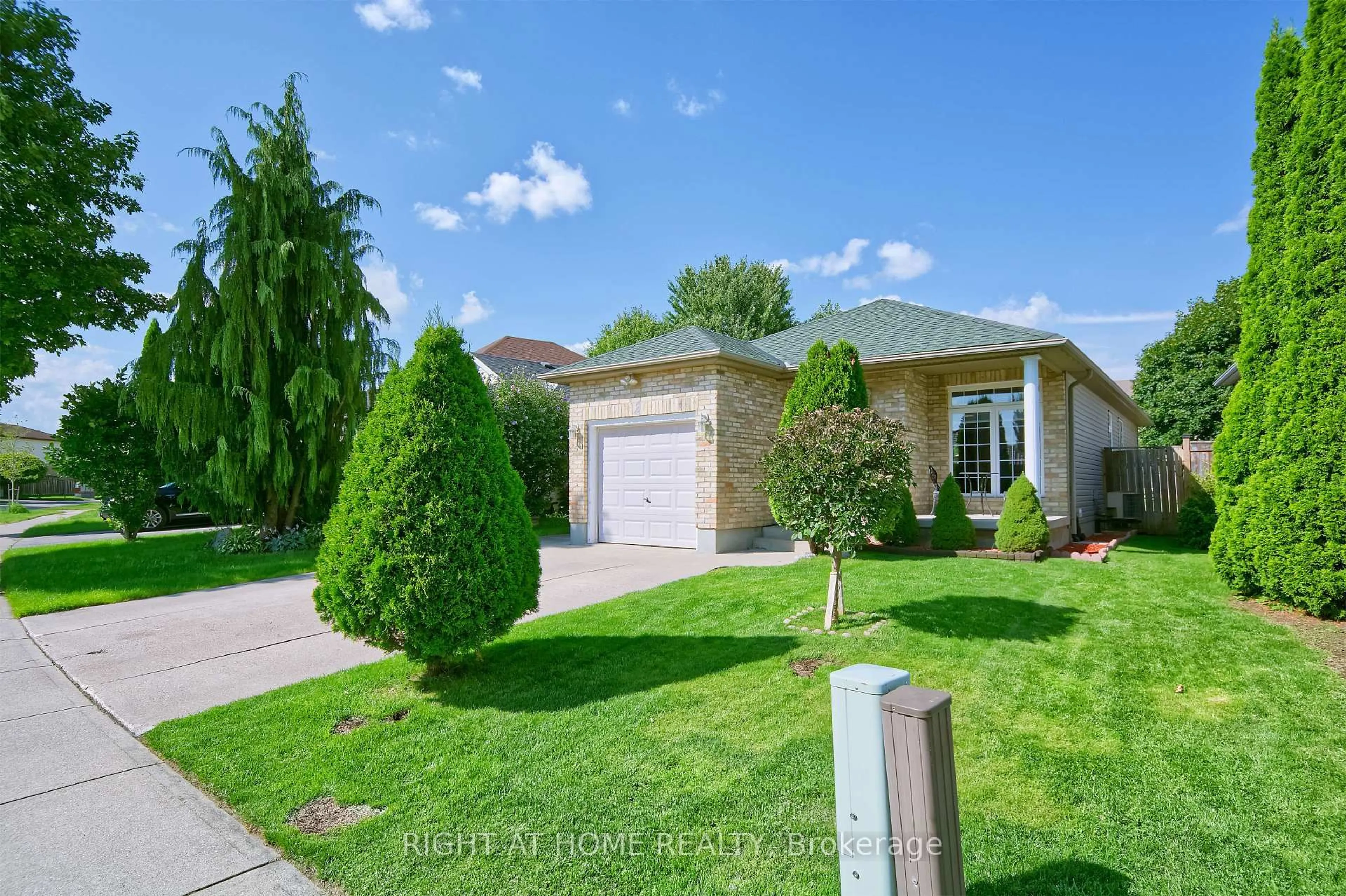 Unknown for 896 Fogerty St, London North Ontario N5X 4G6