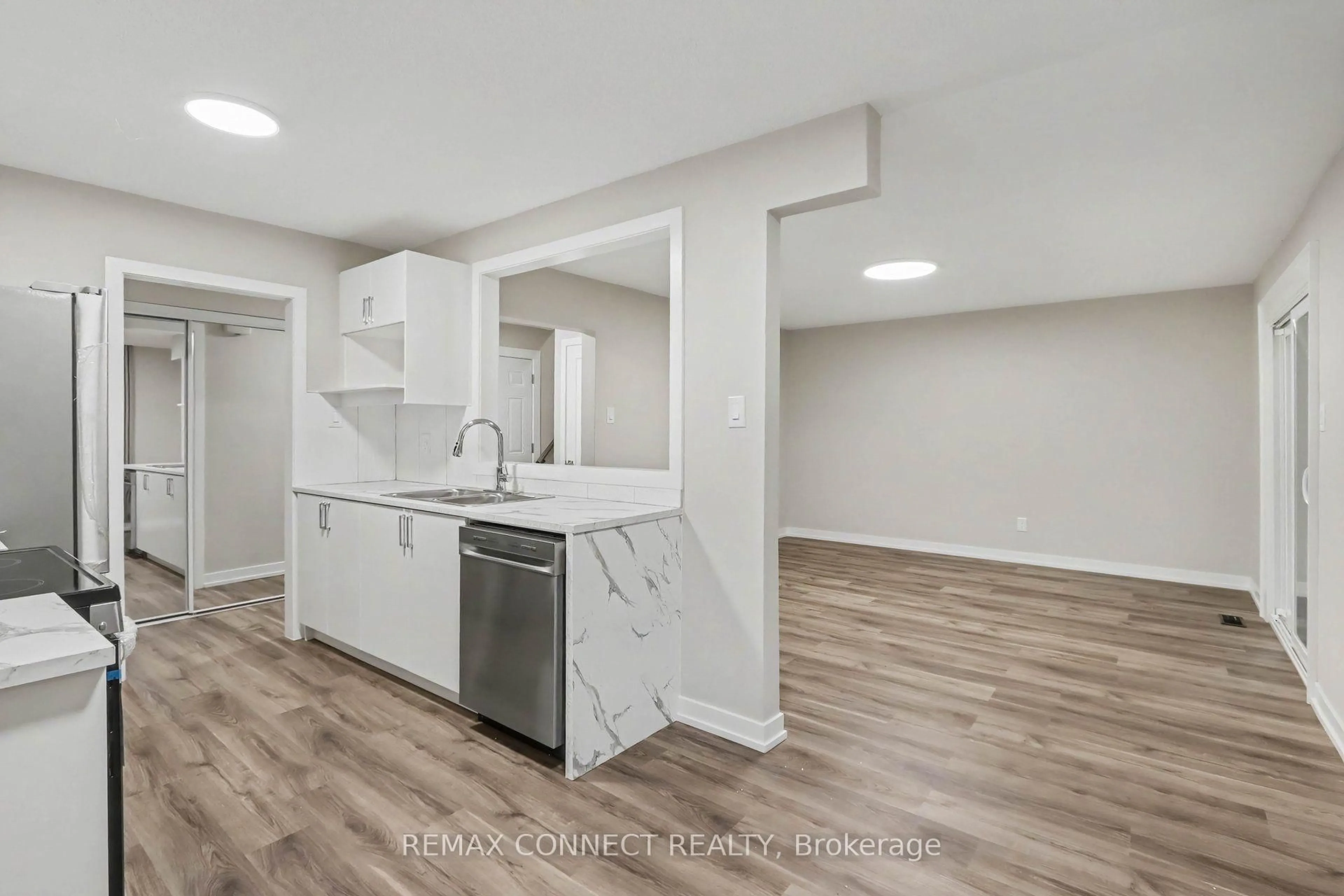Unknown for 43 Tybalt Cres, Ottawa Ontario K2H 8J6