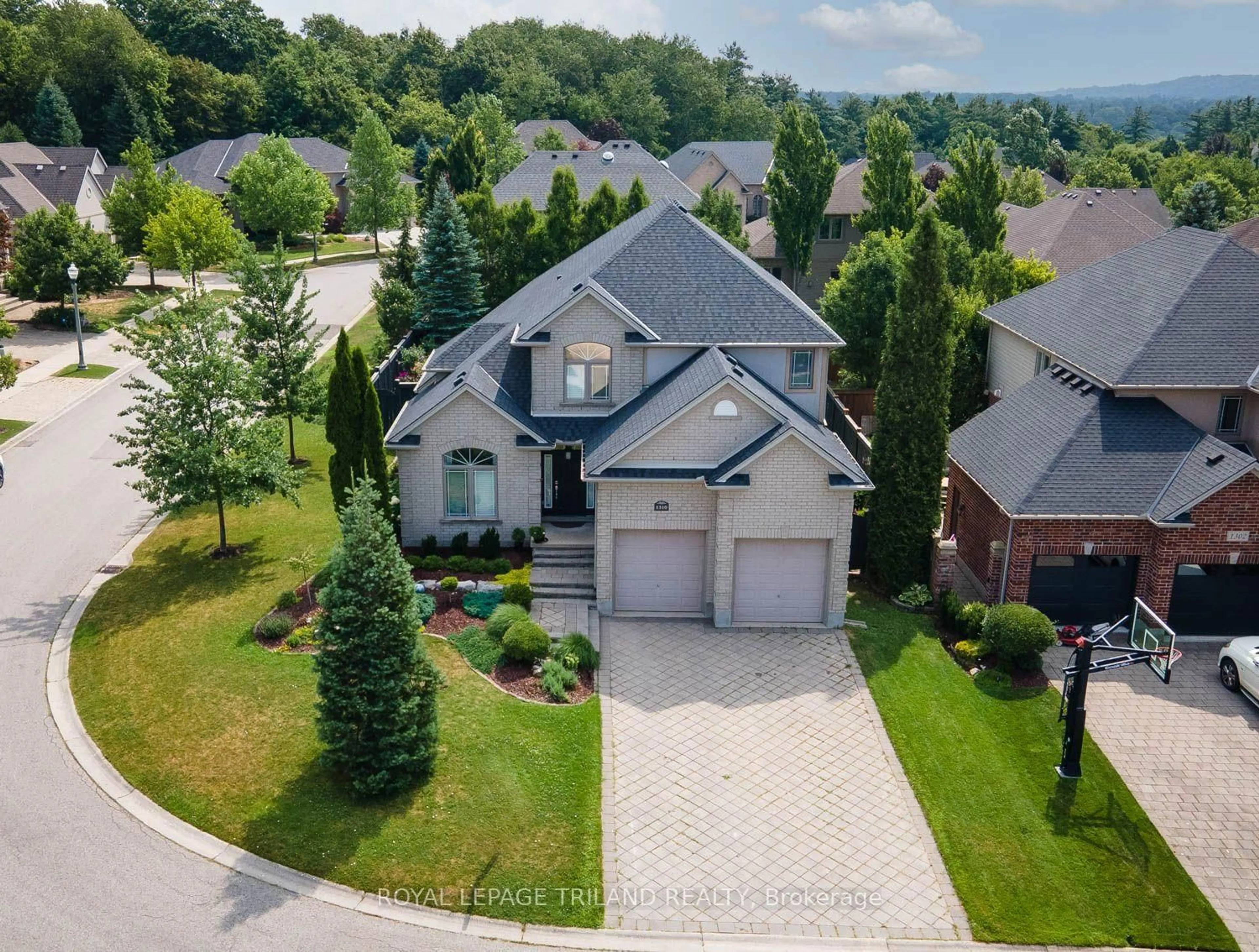 A pic from outside/outdoor area/front of a property/back of a property/a pic from drone, street for 1310 Shore Rd, London South Ontario N6K 4Z8