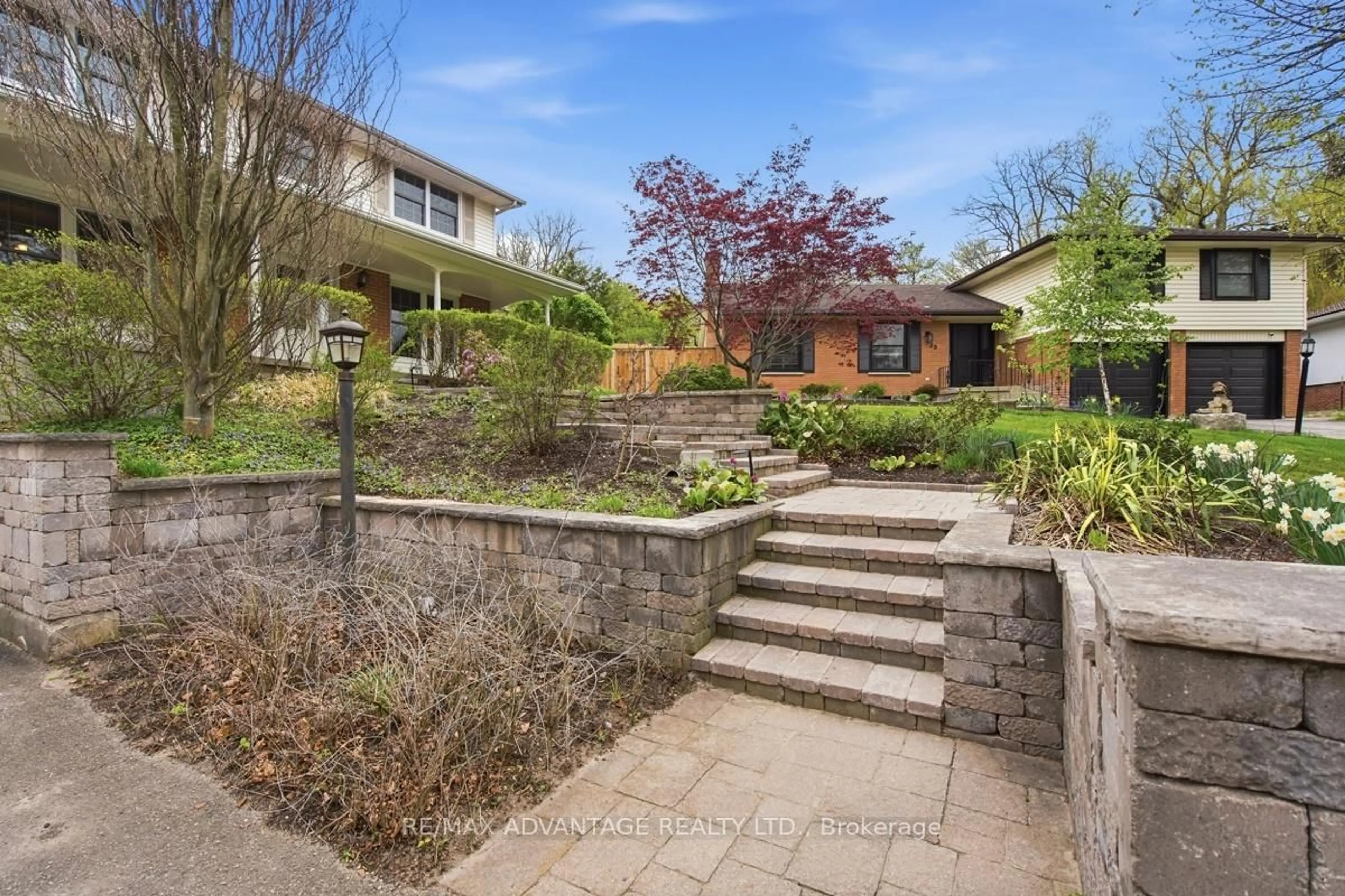A pic from outside/outdoor area/front of a property/back of a property/a pic from drone, street for 35 Cowan Pl, London South Ontario N6C 2X4