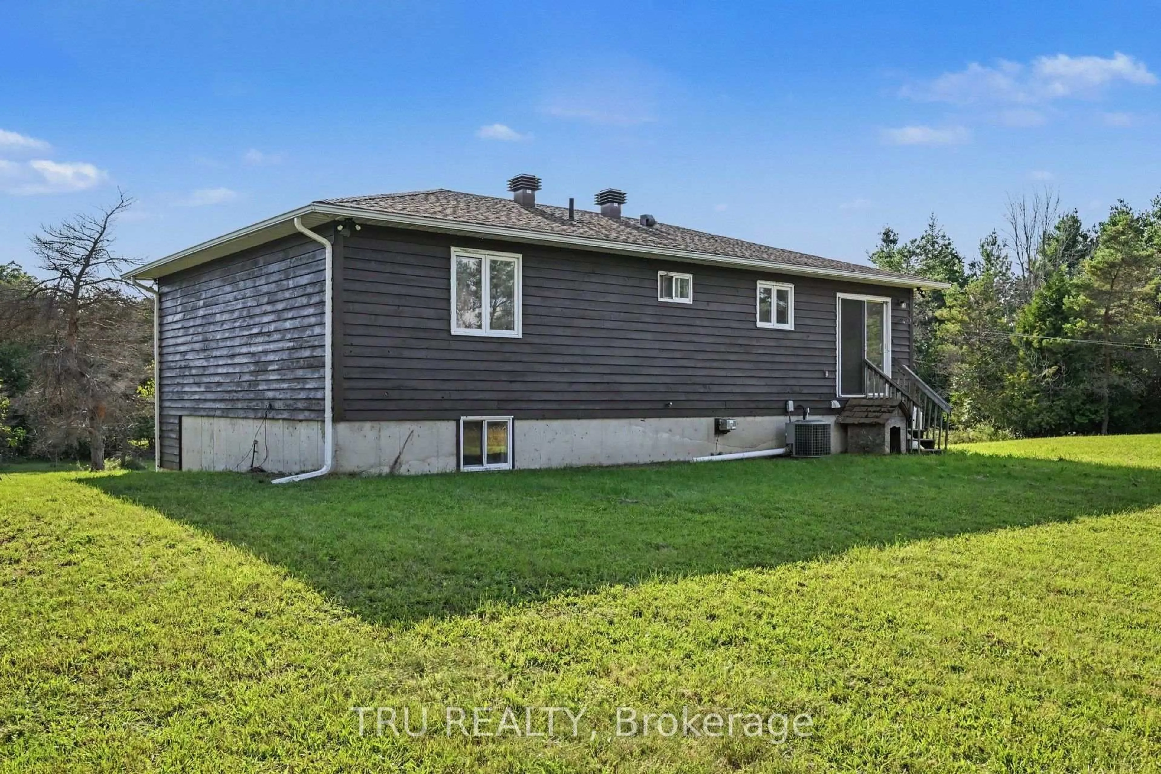 A pic from outside/outdoor area/front of a property/back of a property/a pic from drone, unknown for 445 Bolton Rd, North Grenville Ontario K0G 1N0