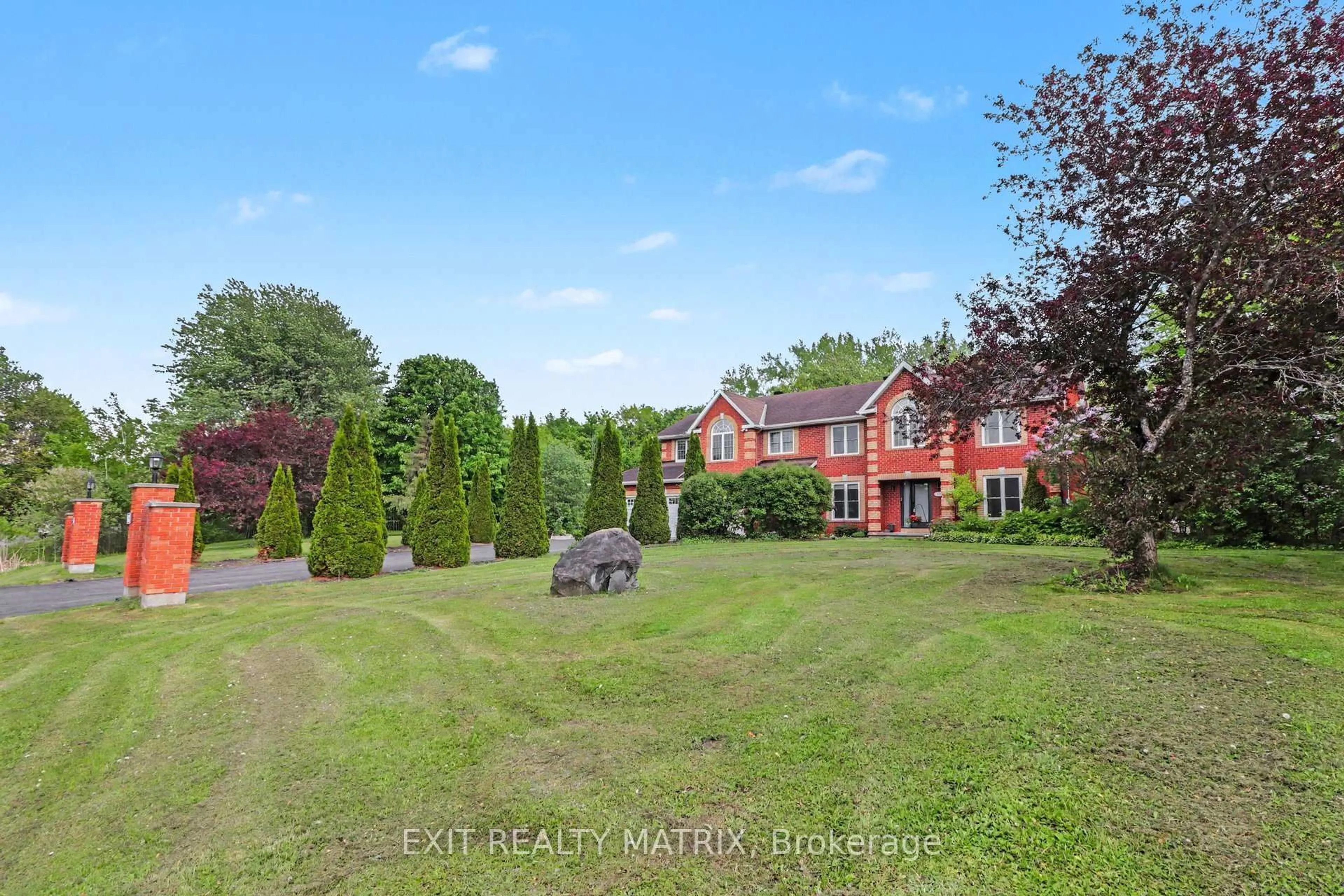 A pic from outside/outdoor area/front of a property/back of a property/a pic from drone, water/lake/river/ocean view for 1322 Du Gouverneur Dr, Ottawa Ontario K4C 1E2