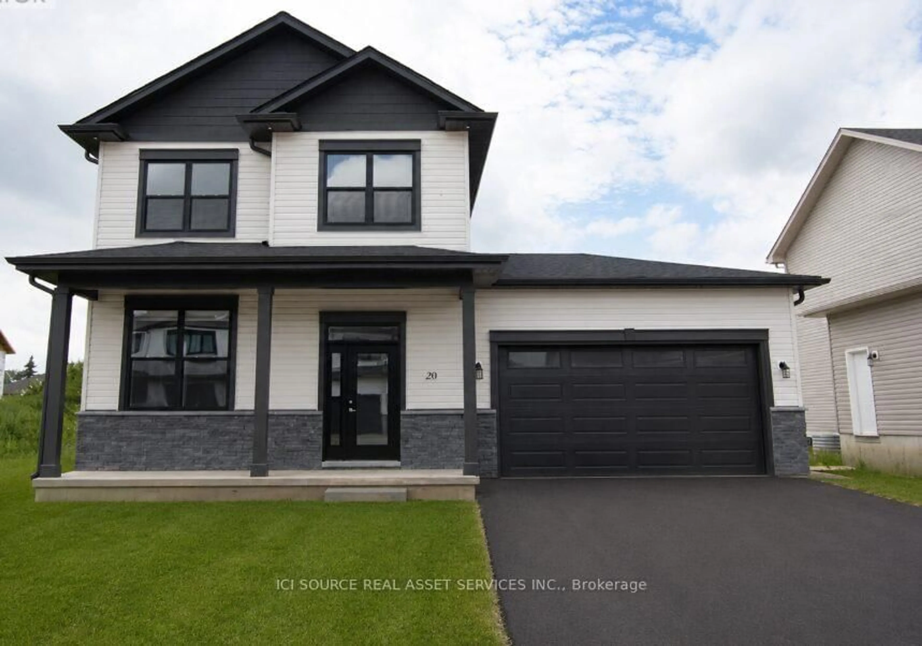 Home with vinyl exterior material, street for 20 Helen Crt, Central Elgin Ontario N0L 1B0