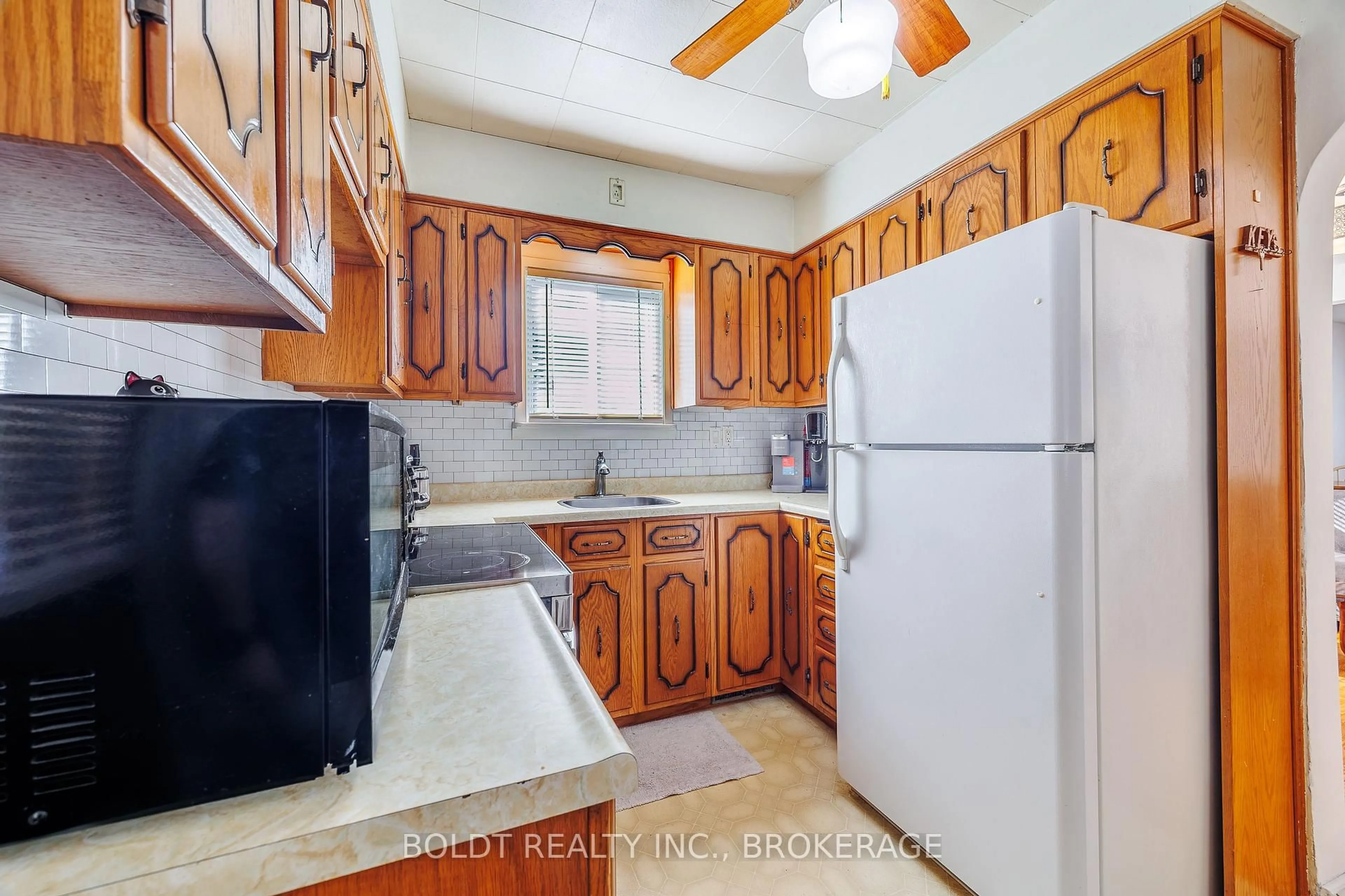Standard kitchen, unknown for 20 Stuart Ave, St. Catharines Ontario L2R 1M7