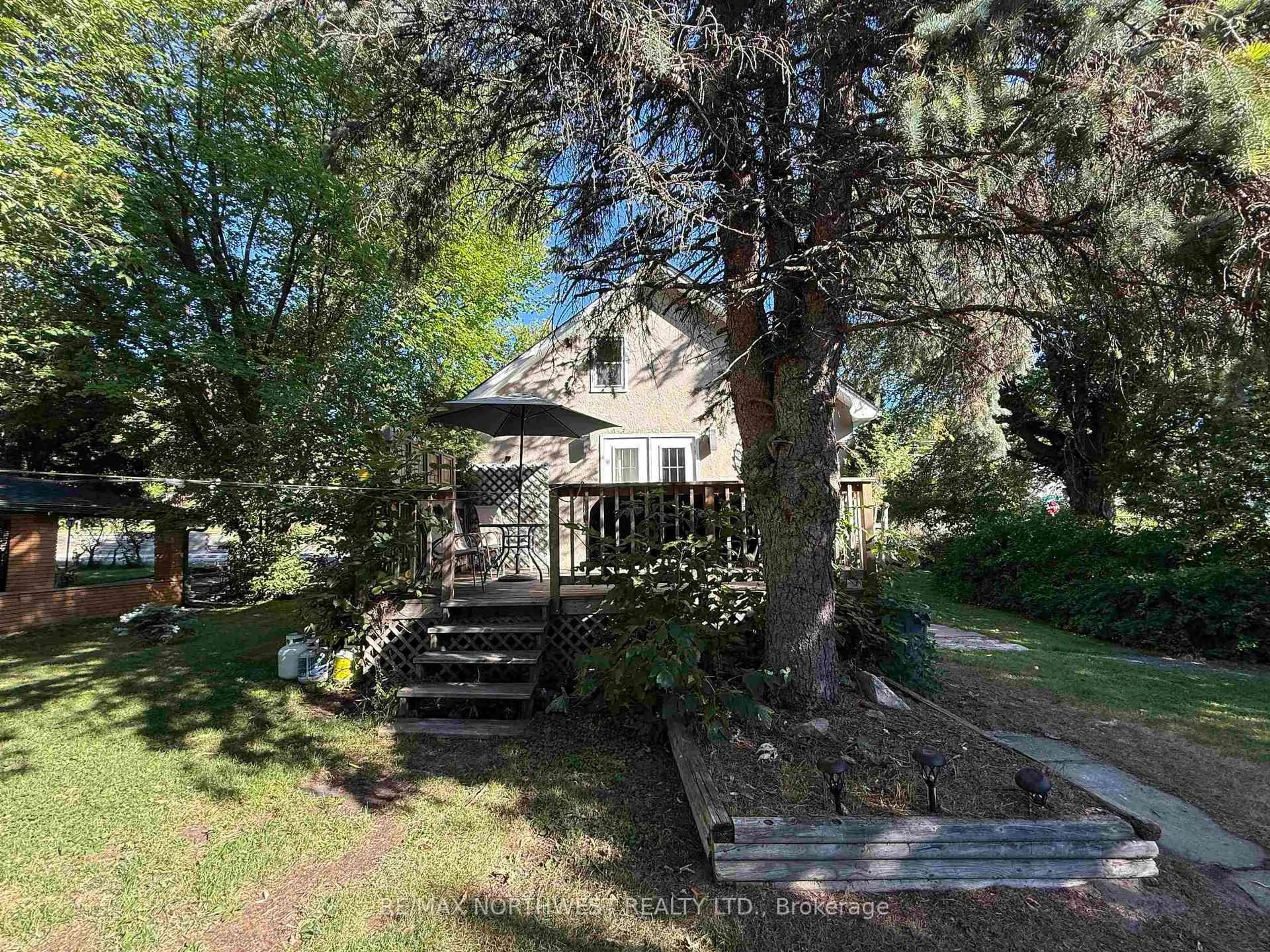 A pic from outside/outdoor area/front of a property/back of a property/a pic from drone, street for 55 Norman Drive Dr, Kenora Ontario P9N 3T5